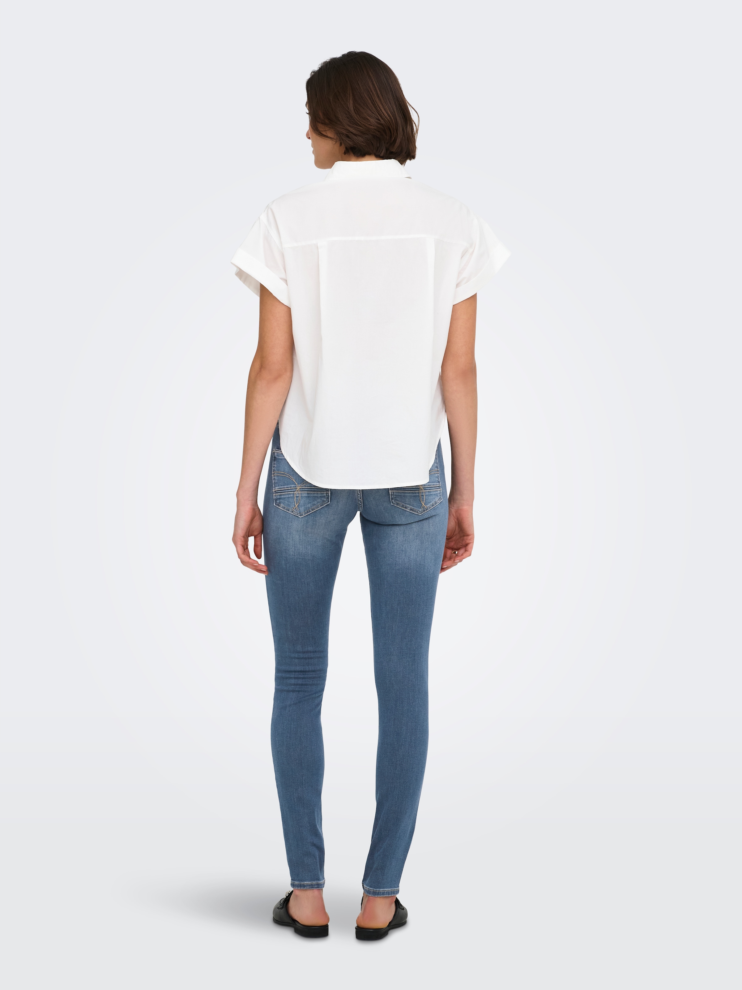 ONLY Skinny-fit-Jeans »ONLBLUSH MW SK DET DES BACK EMB DNM« Baumwollmischung, Destroyed Details, Stickerei an Gesäßtasche