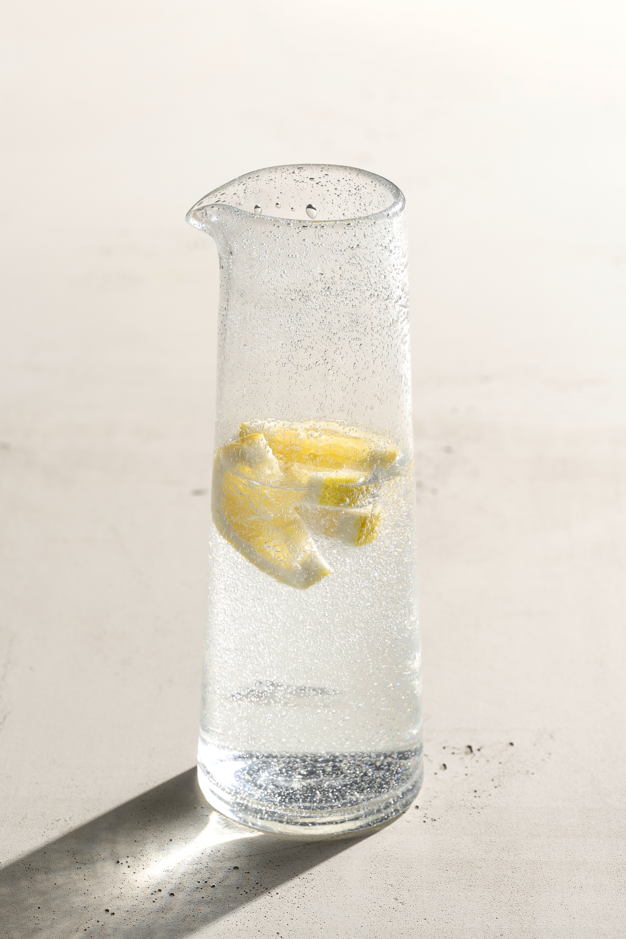 LEONARDO Wasserkrug »BURANO, Krug, 900 ml« aus Schaumglas, in konischer Form, spülmaschinengeeignet