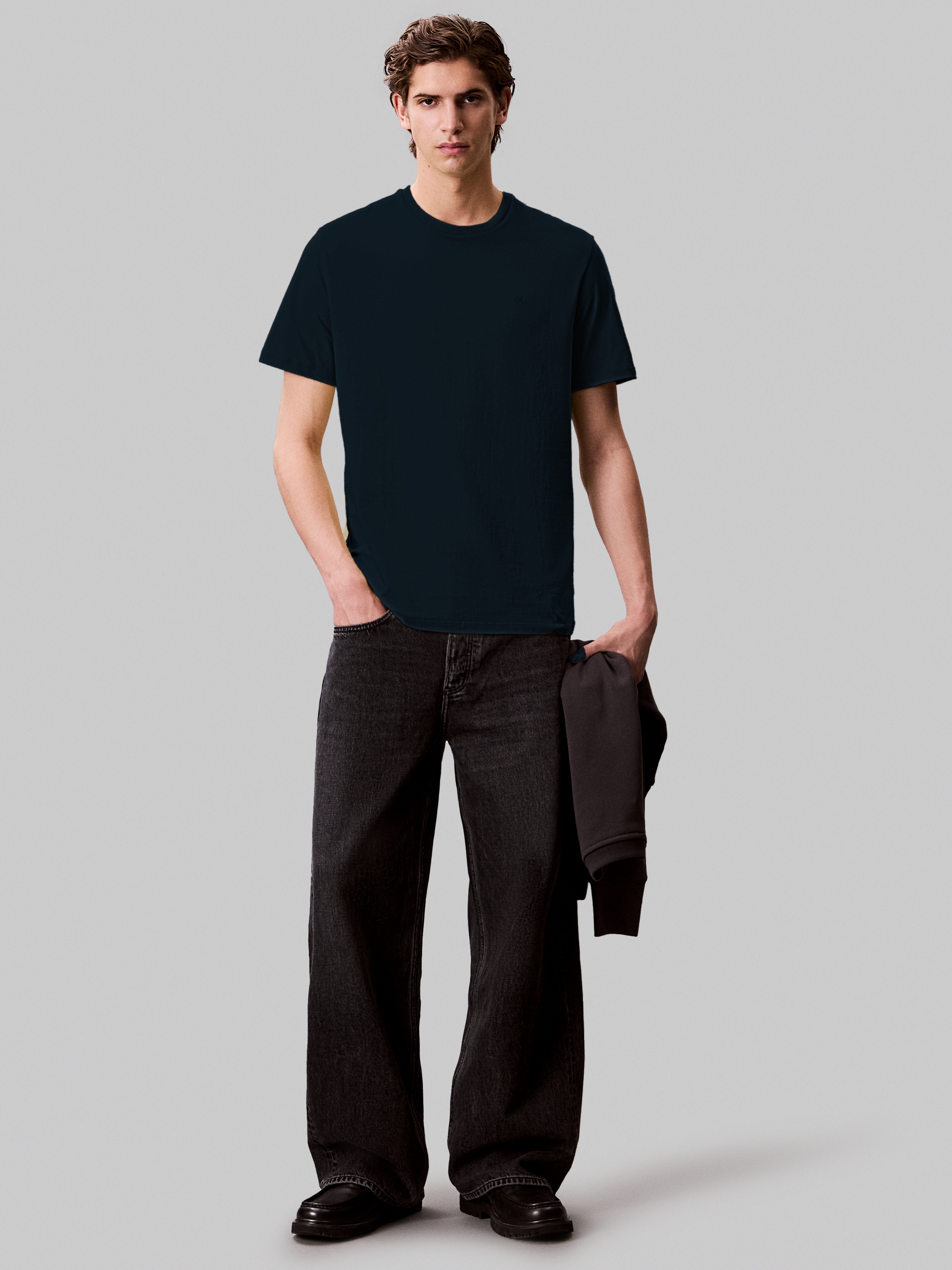 Calvin Klein Jeans T-Shirt »SS SMOOTH CTTN SOLID CREWNK TEE«, mit Logo