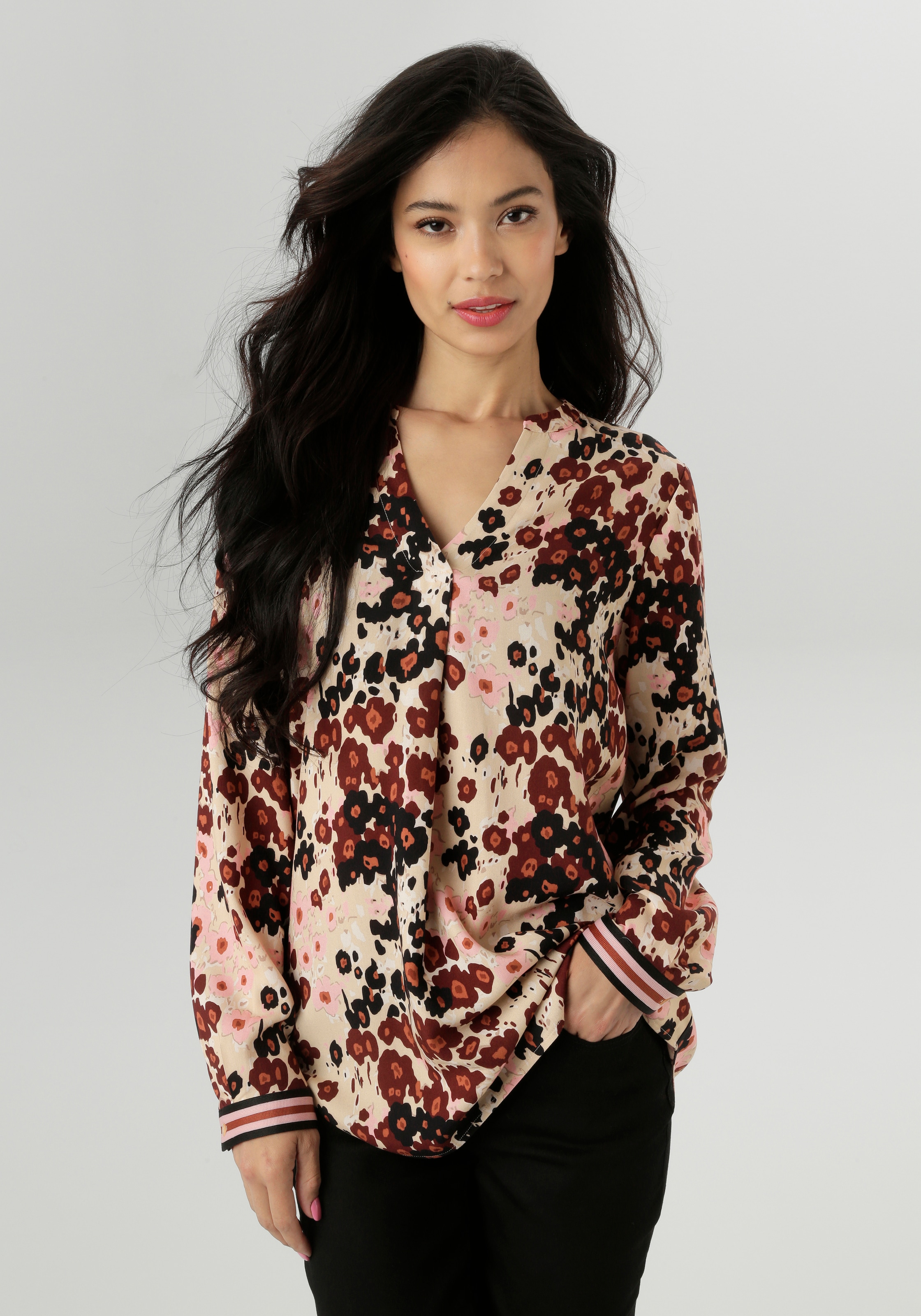 Aniston SELECTED Schlupfbluse Mit farbenfroher, farbharmonischer Blütenmust günstig online kaufen