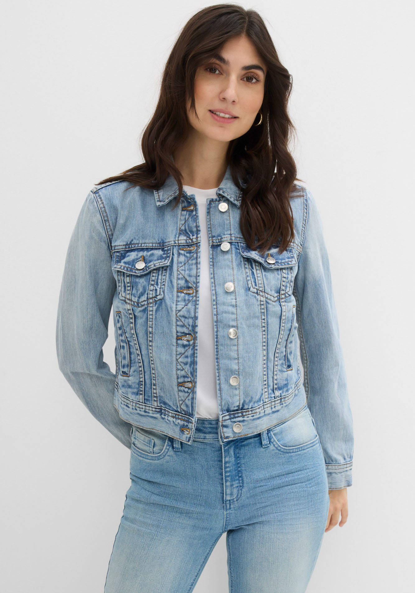 bonprix Jeansjacke casual Stil, aus Baumwoll-Denim, schmale Passform, coole Waschung