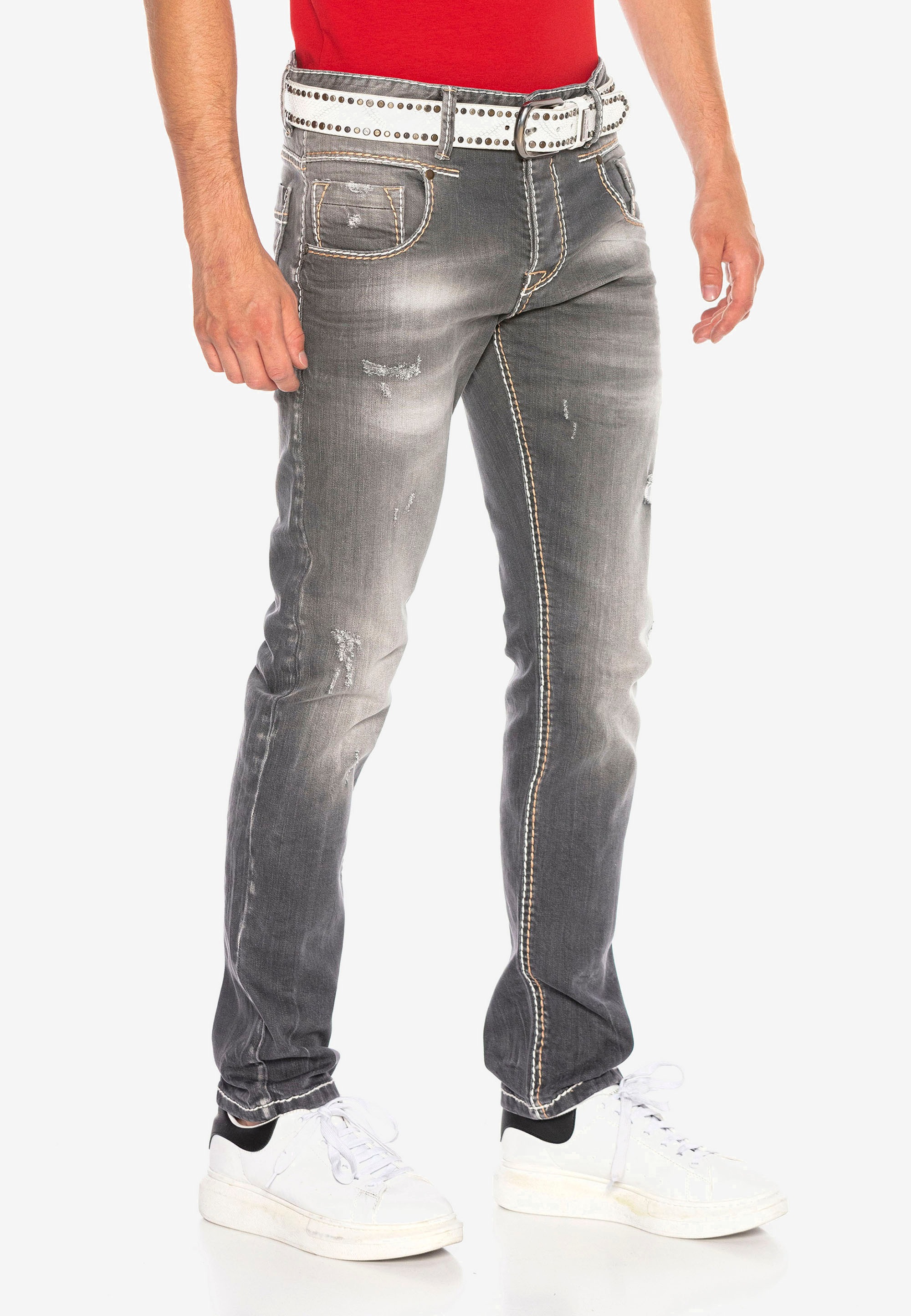 Cipo & Baxx Bequeme Jeans »CD668«, in modernem Straight Fit-Schnitt