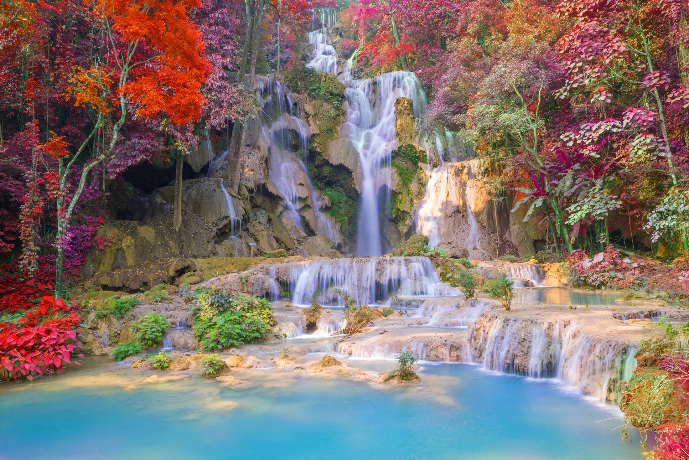 Papermoon Fototapete "WASSERFALL-BÄUME FLUSS SEE STEINE BLUMEN BERGE HERBST"
