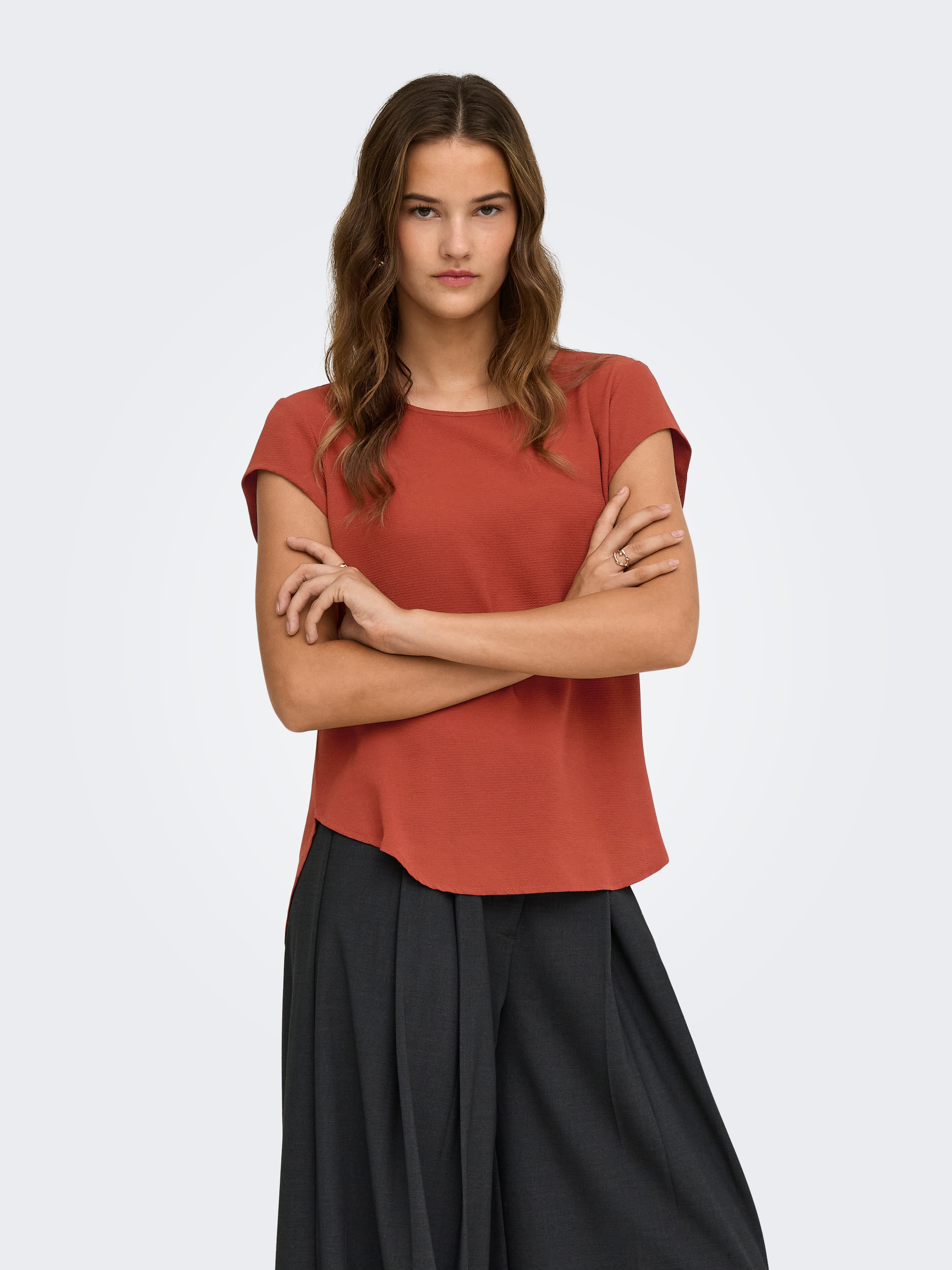 ONLY Kurzarmbluse "ONLVIC – feminines Blusenshirt in lockerer Form" Materialmix, regular fit