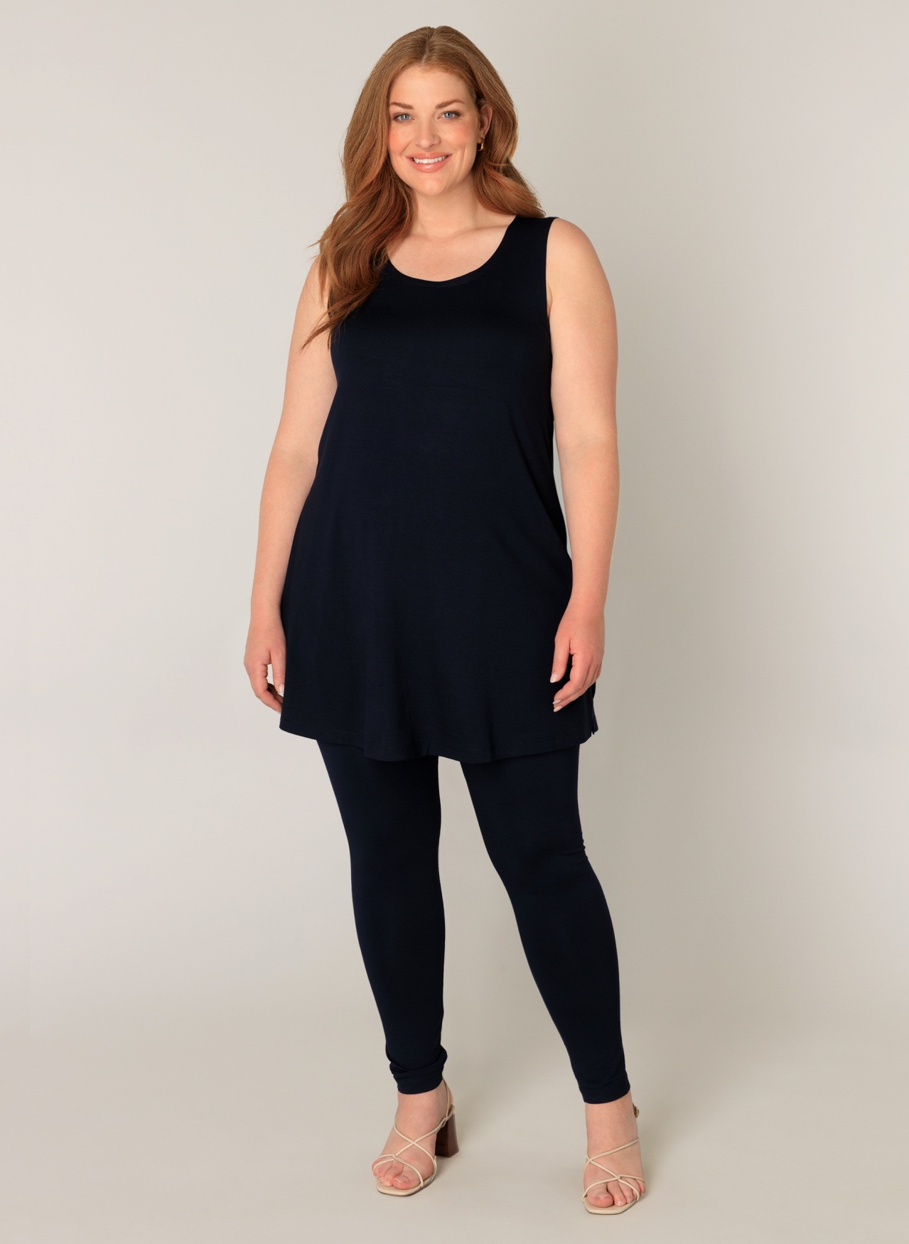Thumbnail - Base Level Curvy Longshirt "Abbigale", Leicht ausgestellte A-Form
