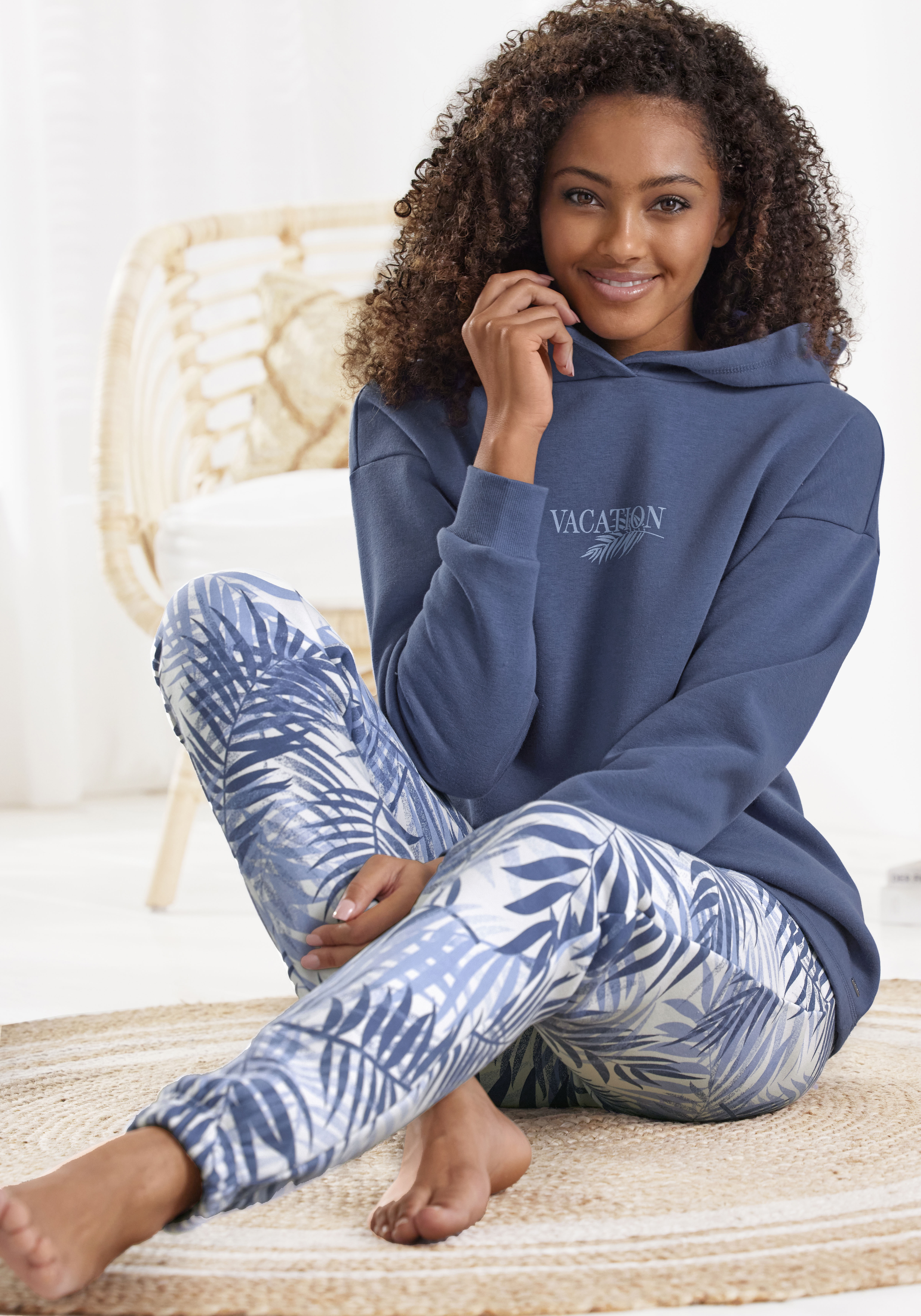 Thumbnail - LASCANA Hoodie, (1 tlg.), Kapuzensweatshirt, Loungeshirt mit Frontprint, Loungewear