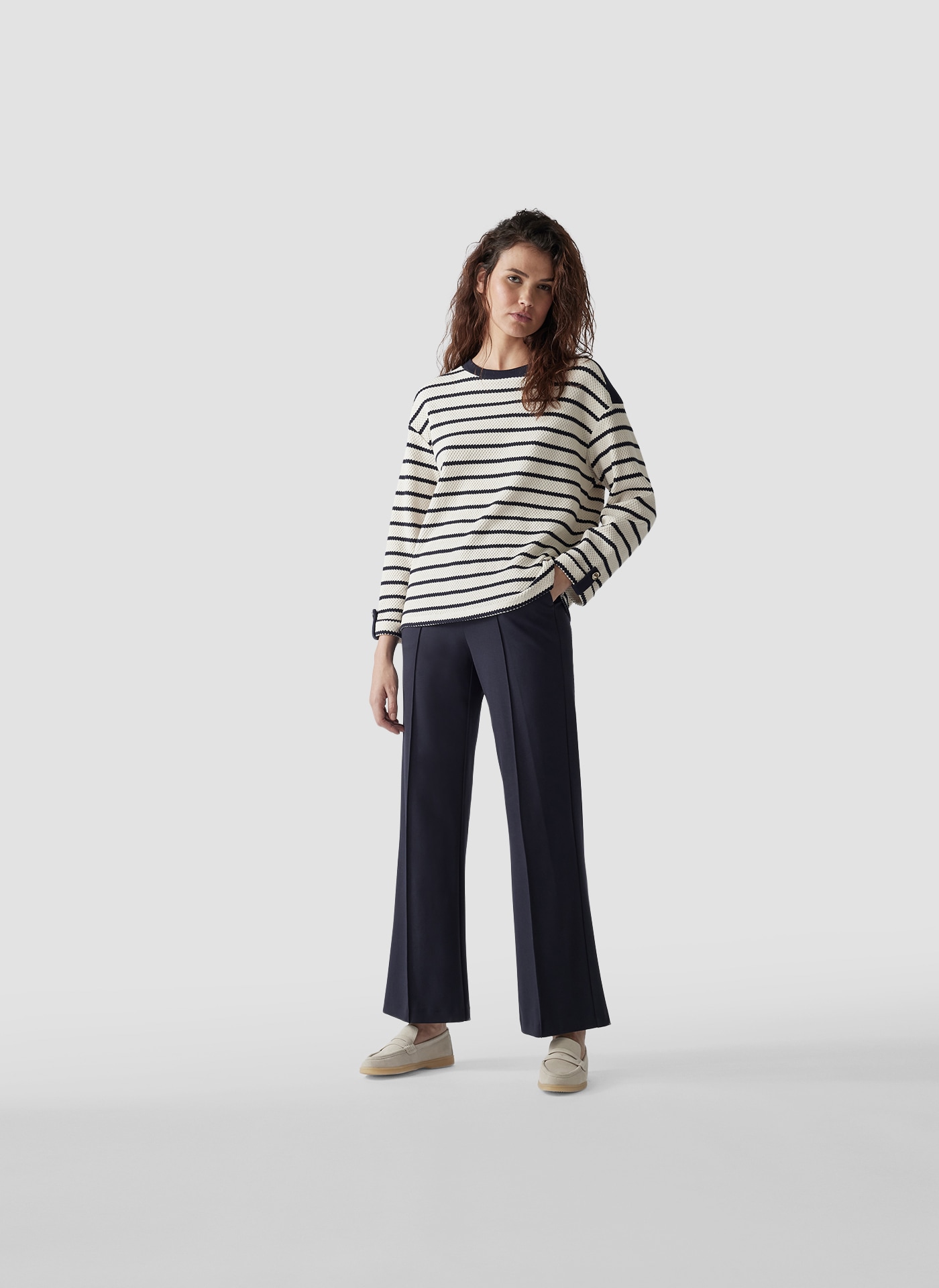 LeComte Sweatjacke »LeComte Gestreiftes Sweatshirt mit Details an Schulter und Ärmel«