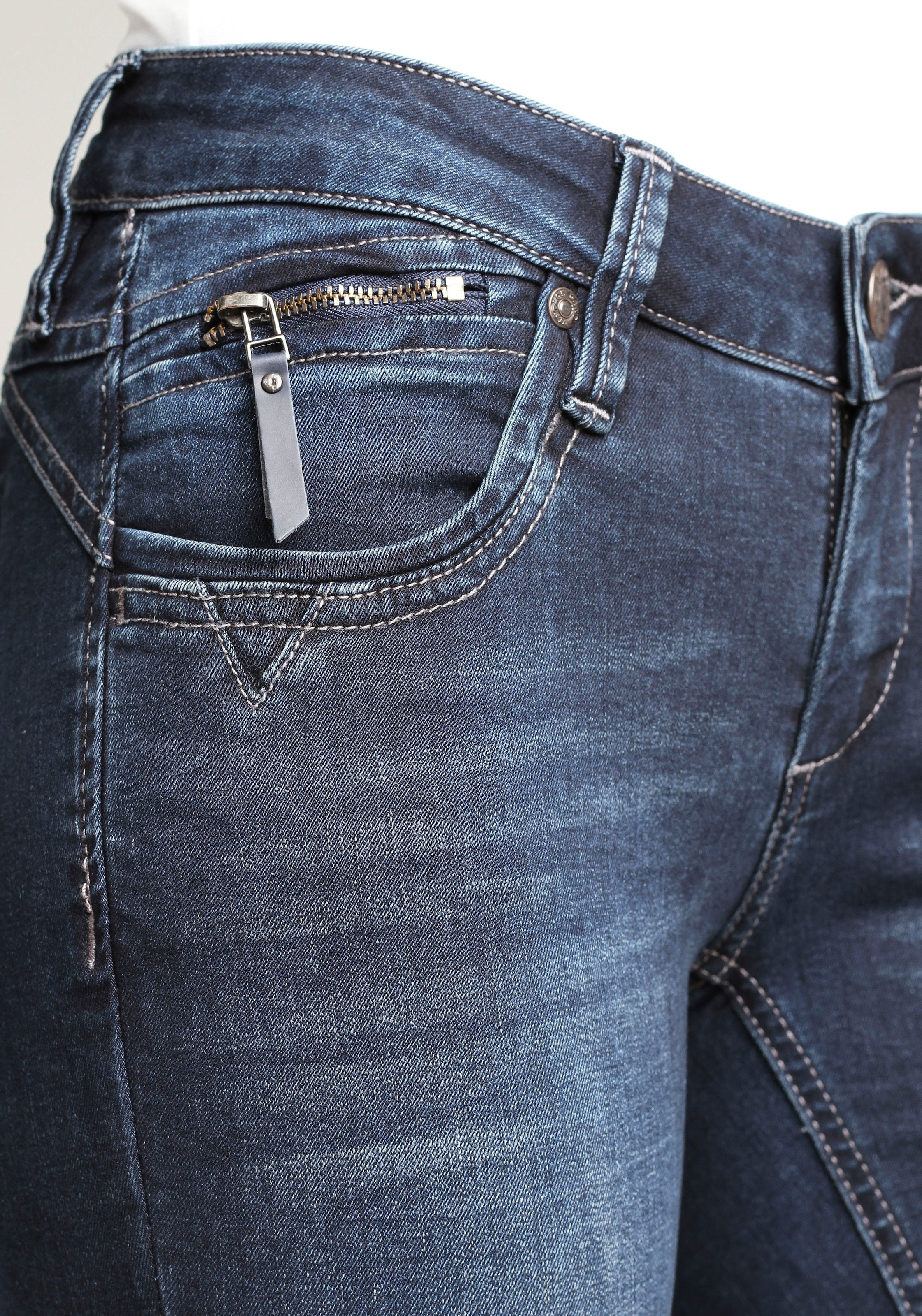 an Black Zipper-Detail GANG Skinny-fit-Jeans der mit Coinpocket | Friday BAUR »94Nikita«,