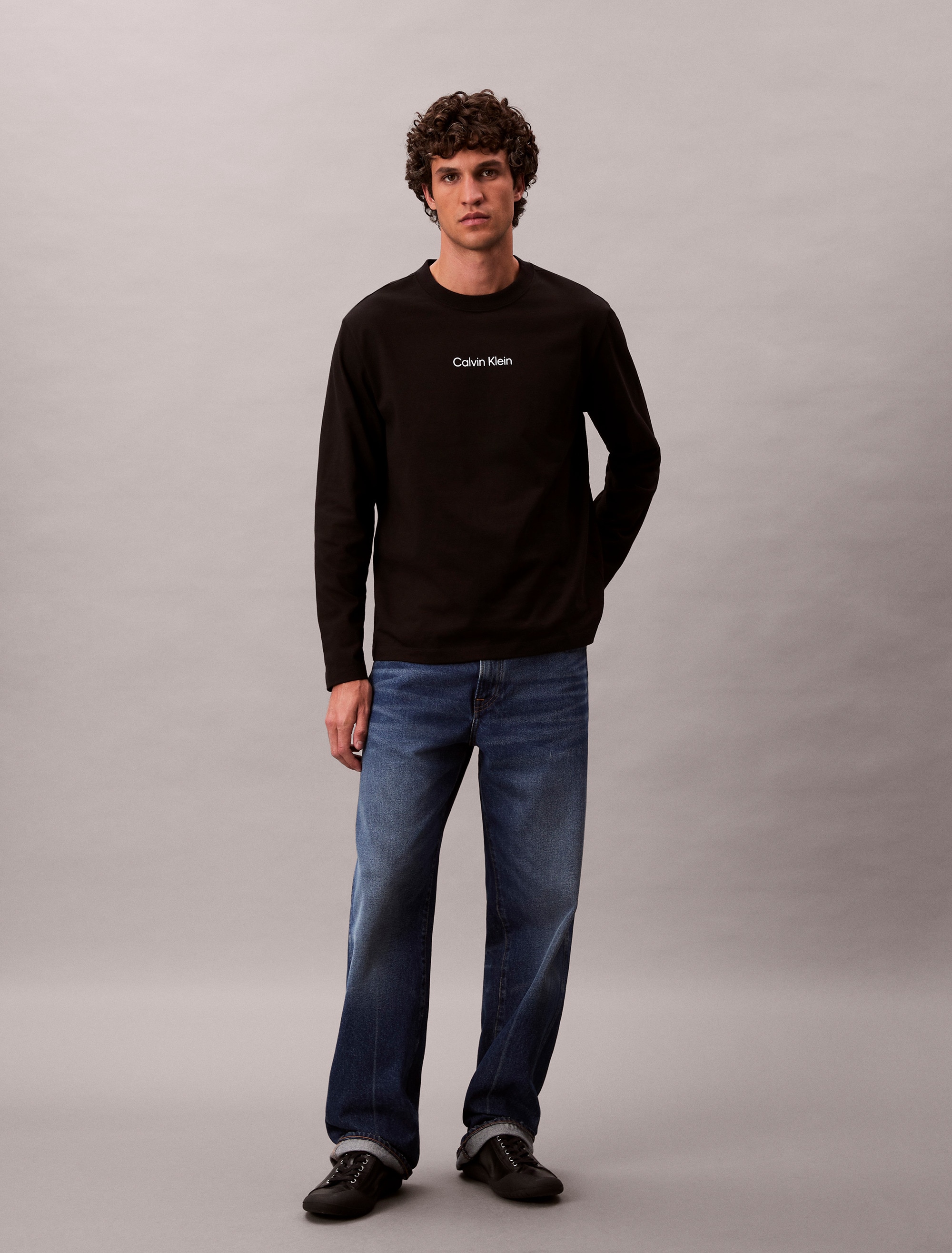 Calvin Klein Langarmshirt »LS RLXD STANDARD LOGO CREWNK TEE«, Rundhalsausschnitt, relaxed fit