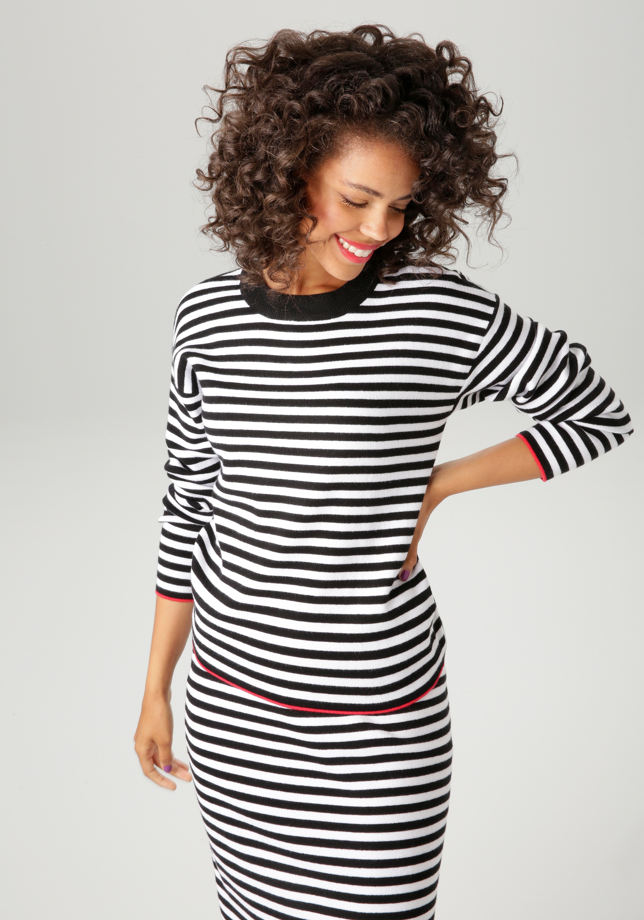 Aniston CASUAL Strickpullover, mit roten Farbakzenten am Saum und den Ärmel günstig online kaufen