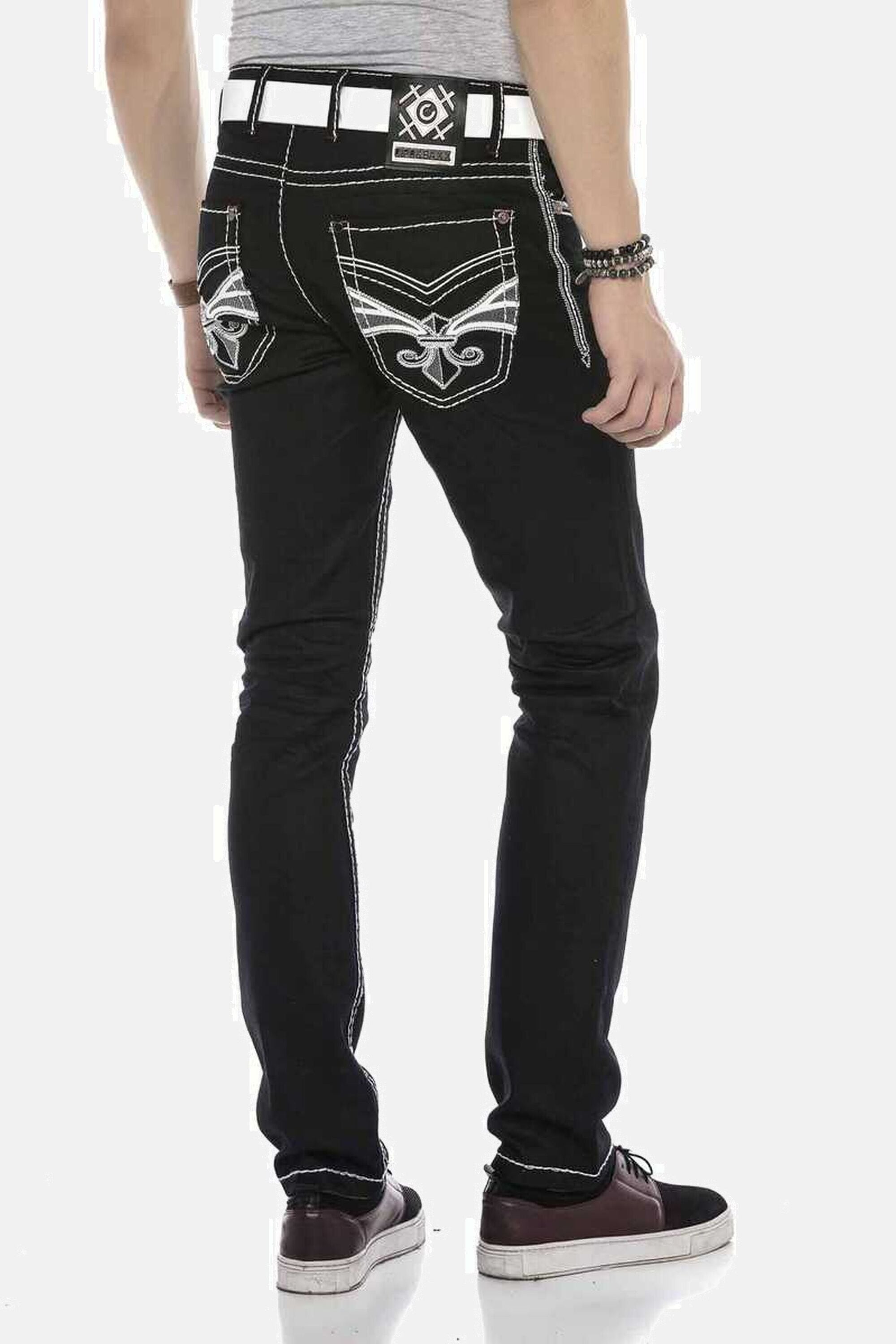 Cipo & Baxx Gerade Jeans »Jeans«, mit farblich abgehobenen Nähten, CD553