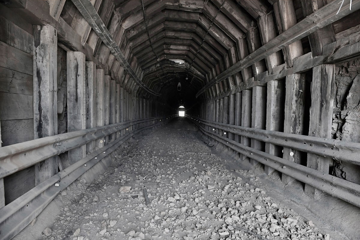 Papermoon Fototapete "Tunnel Schwarz & Weiß"