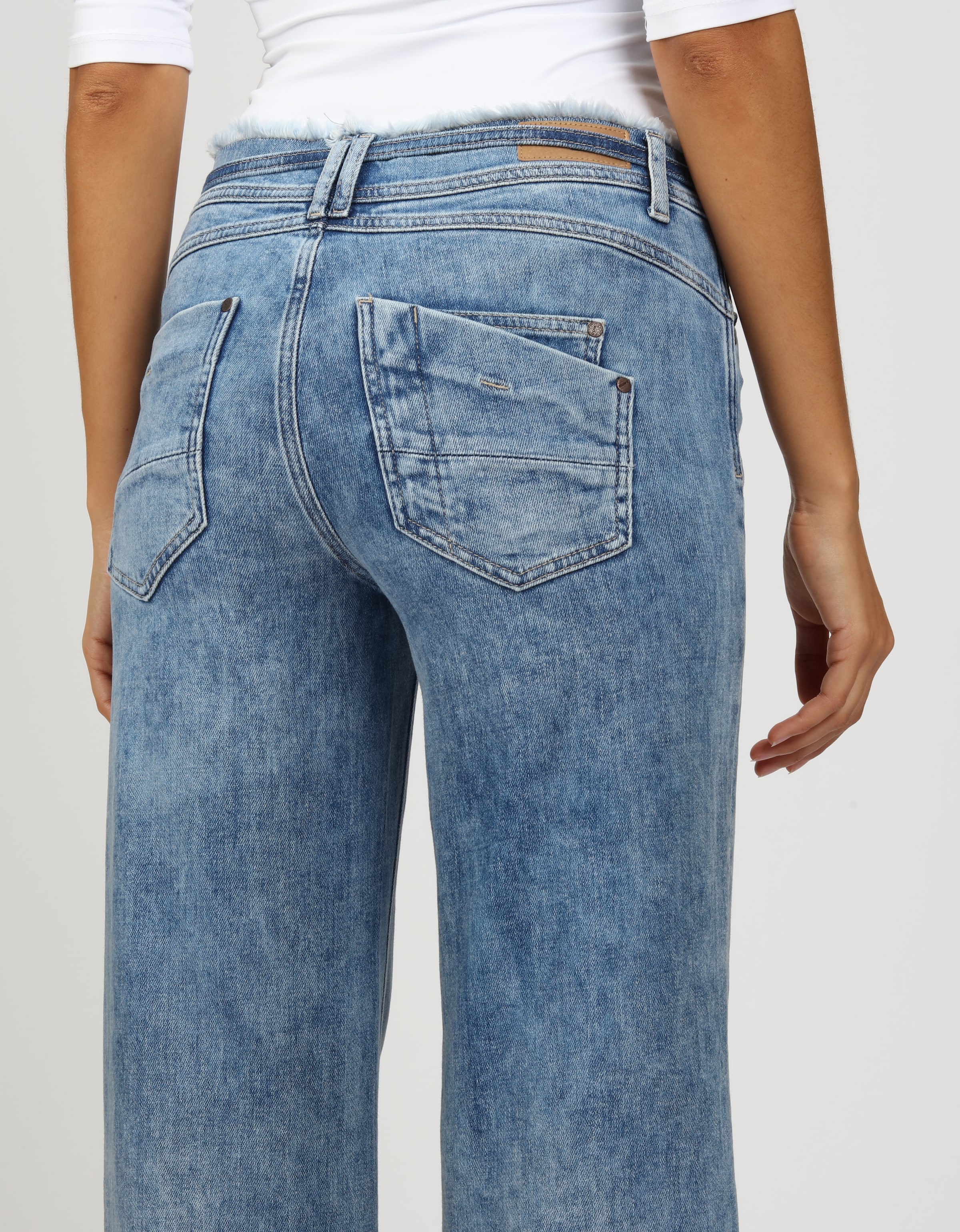 GANG Weite Jeans »94AMELIE WIDE FIT«, mit Fransen an Saum und Bündchen