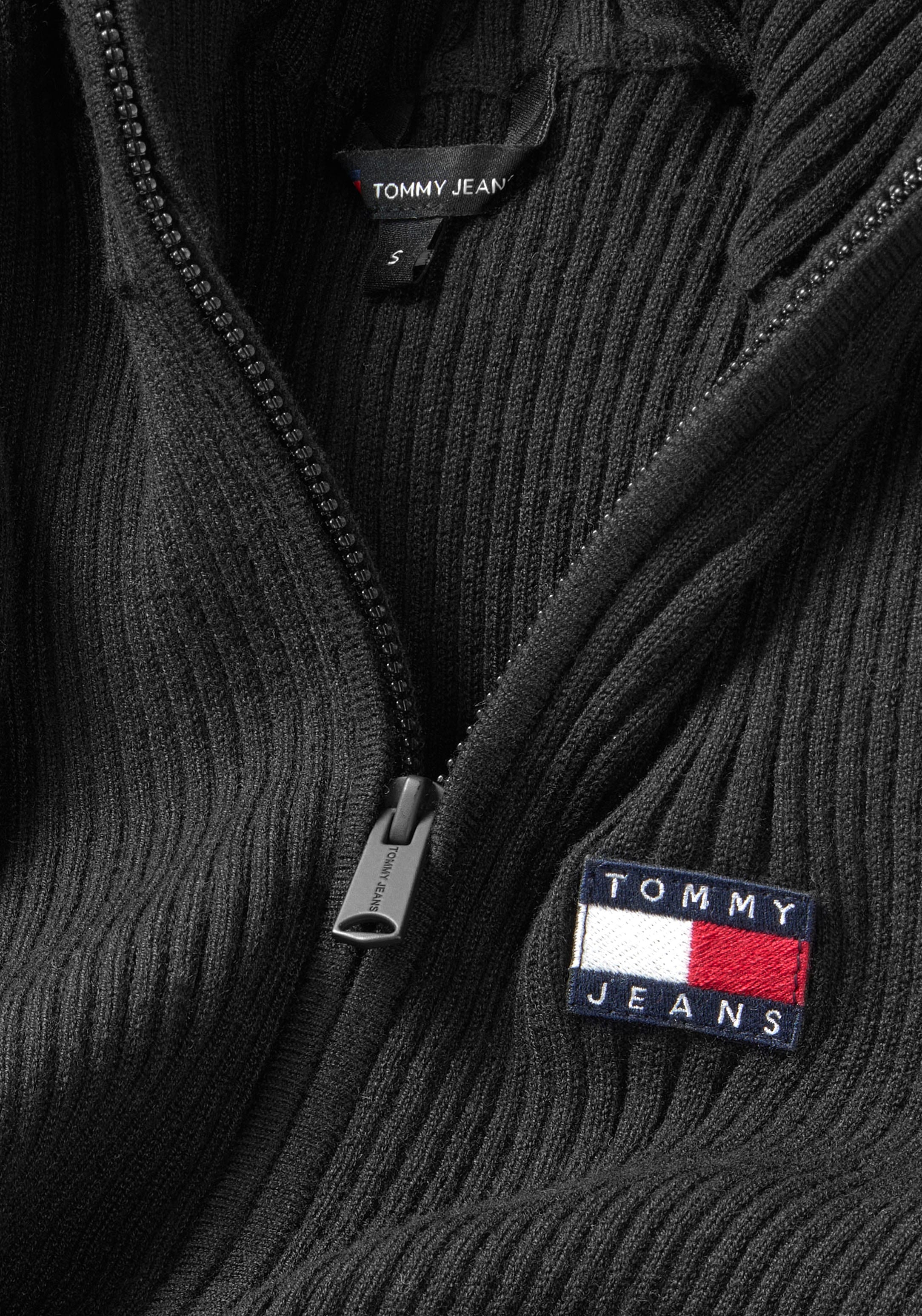 Tommy Jeans Strickjacke »TJW ZIP THRU BADGE CARDIGAN«, mit Logopatch