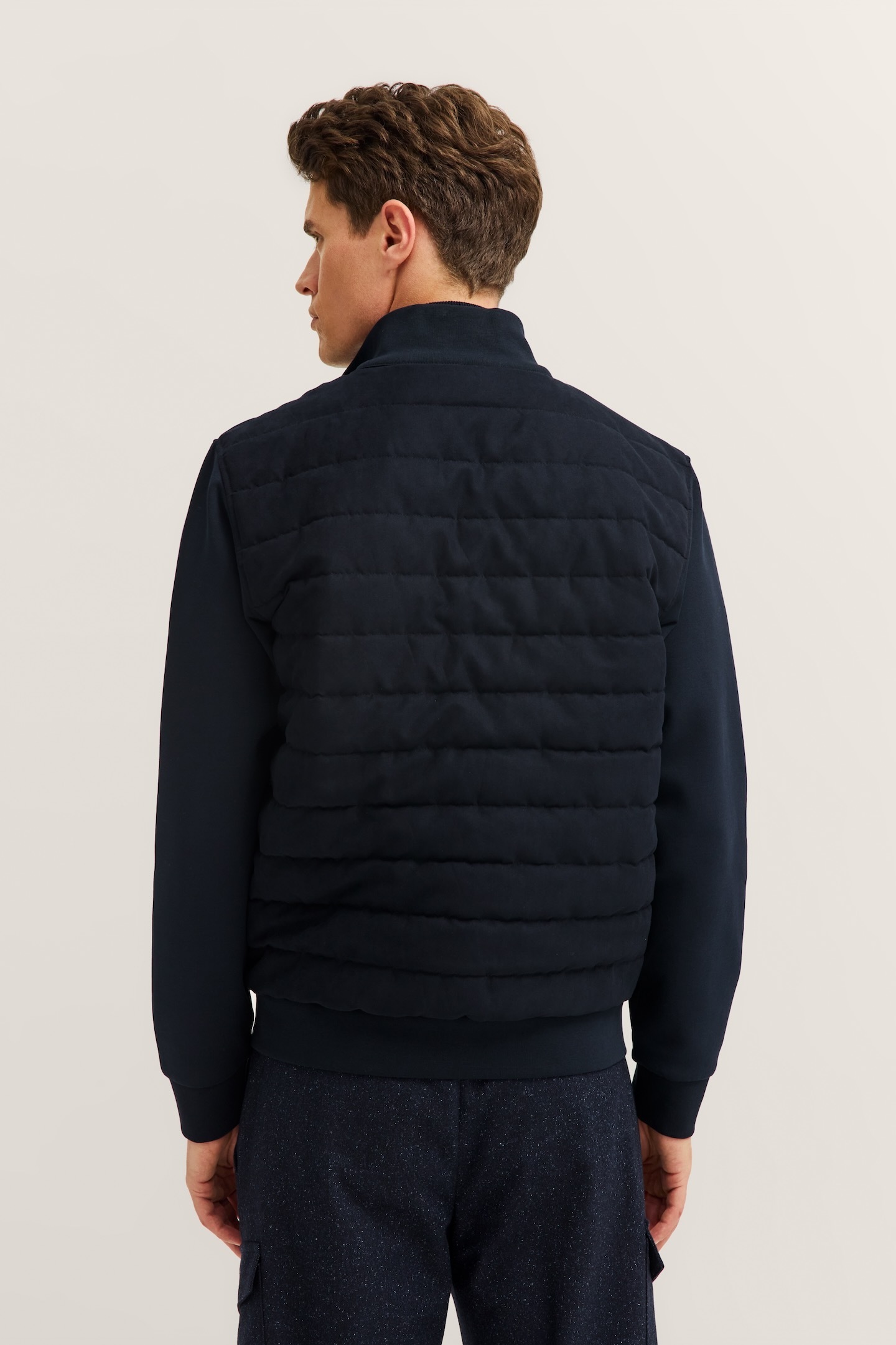 bugatti Sweatjacke »Regular Fit«, mit Quersteppung aus einem Baumwollmix