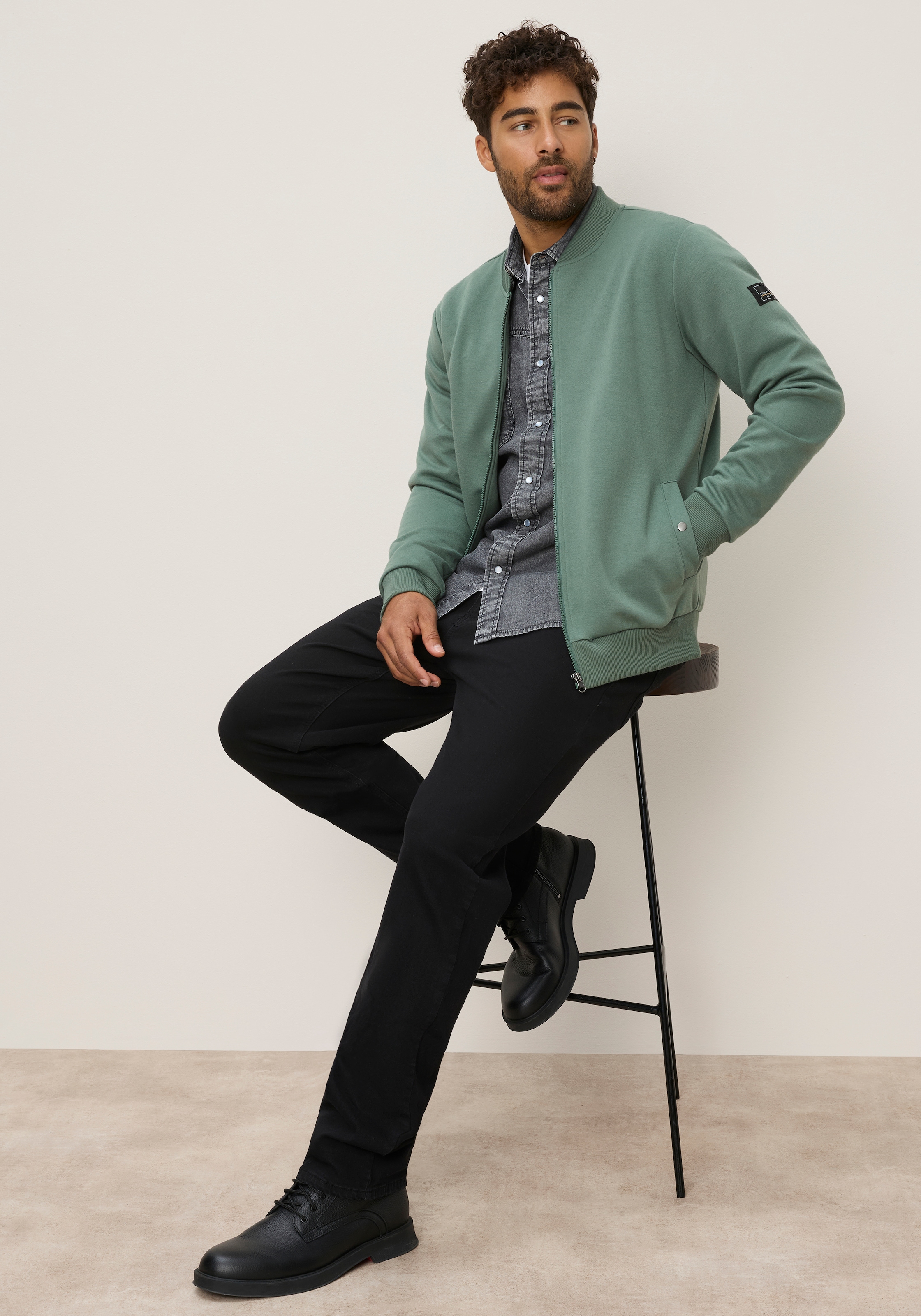 Bruno Banani Sweatjacke mit Stehkragen und Eingrifftaschen