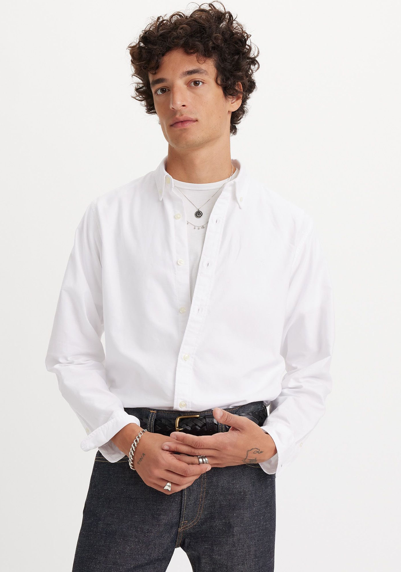 Levi's® Langarmhemd »AUTHENTIC BUTTON DOWN«, mit Ton-in-Ton Logostickerei auf der Brust