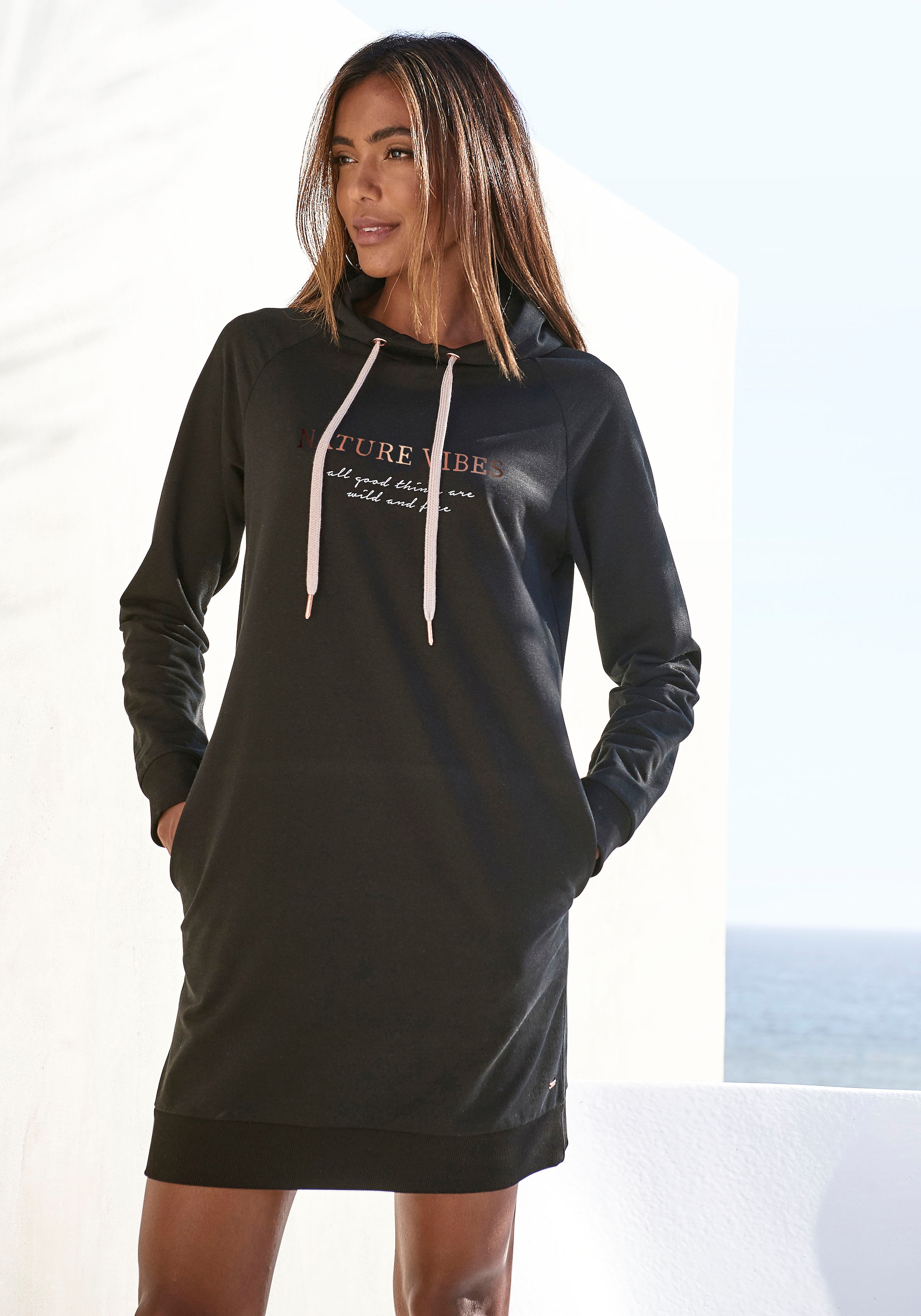 LASCANA Sweatkleid Eingrifftaschen mit Kapuze und seitlichen Eingrifftaschen, Loungewear