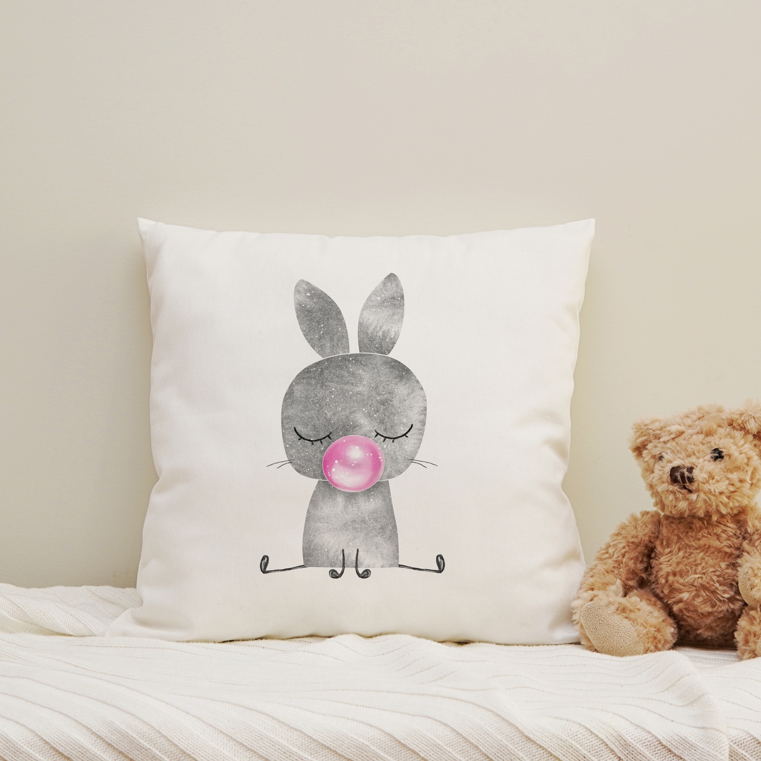 queence Dekokissen "Hase mit Kaugummi" Kissenhülle mit HD Premium Druck, geruchsneutral, 40x40cm
