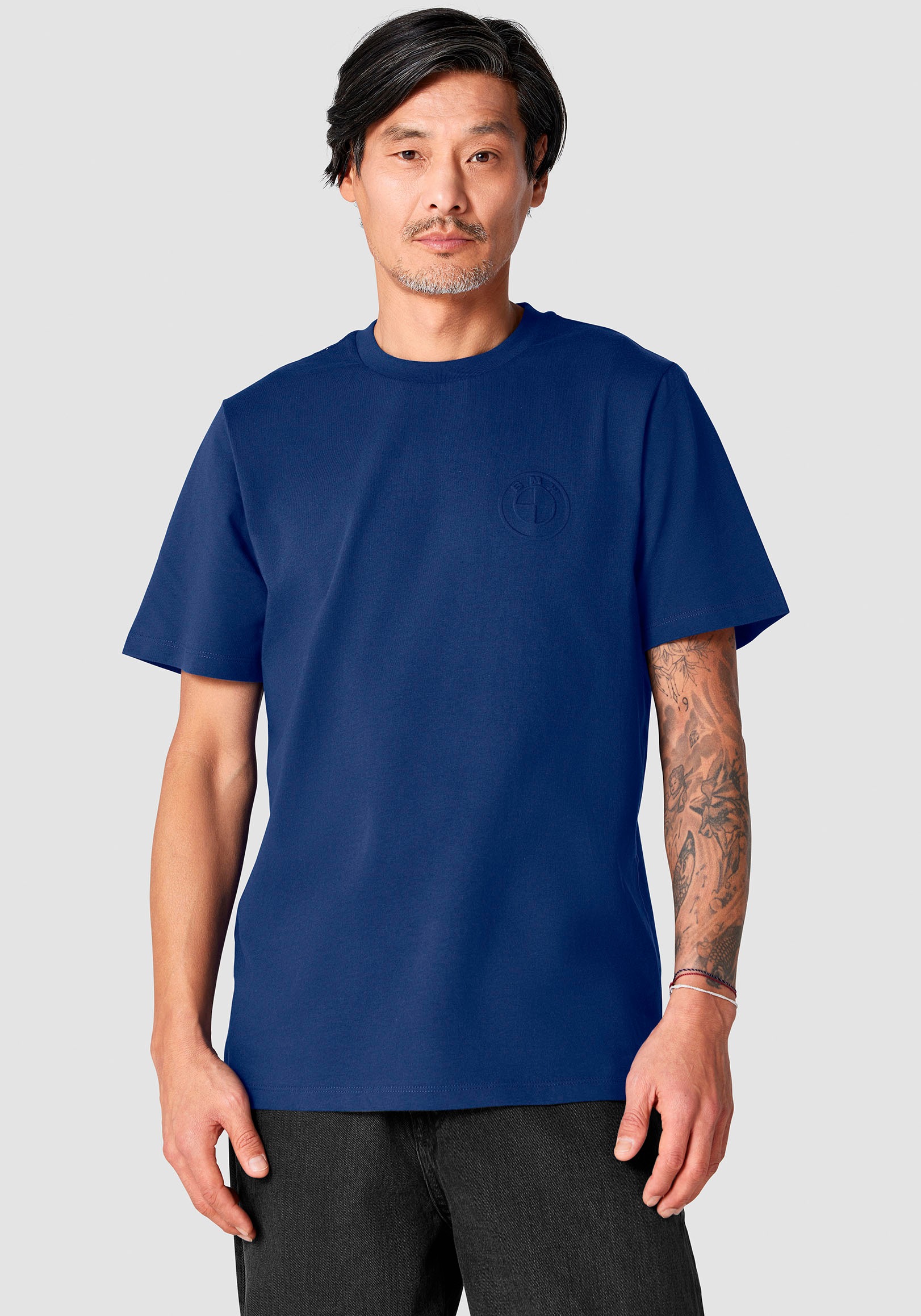 BMW mit Logostickerei auf Brusthöhe günstig online kaufen