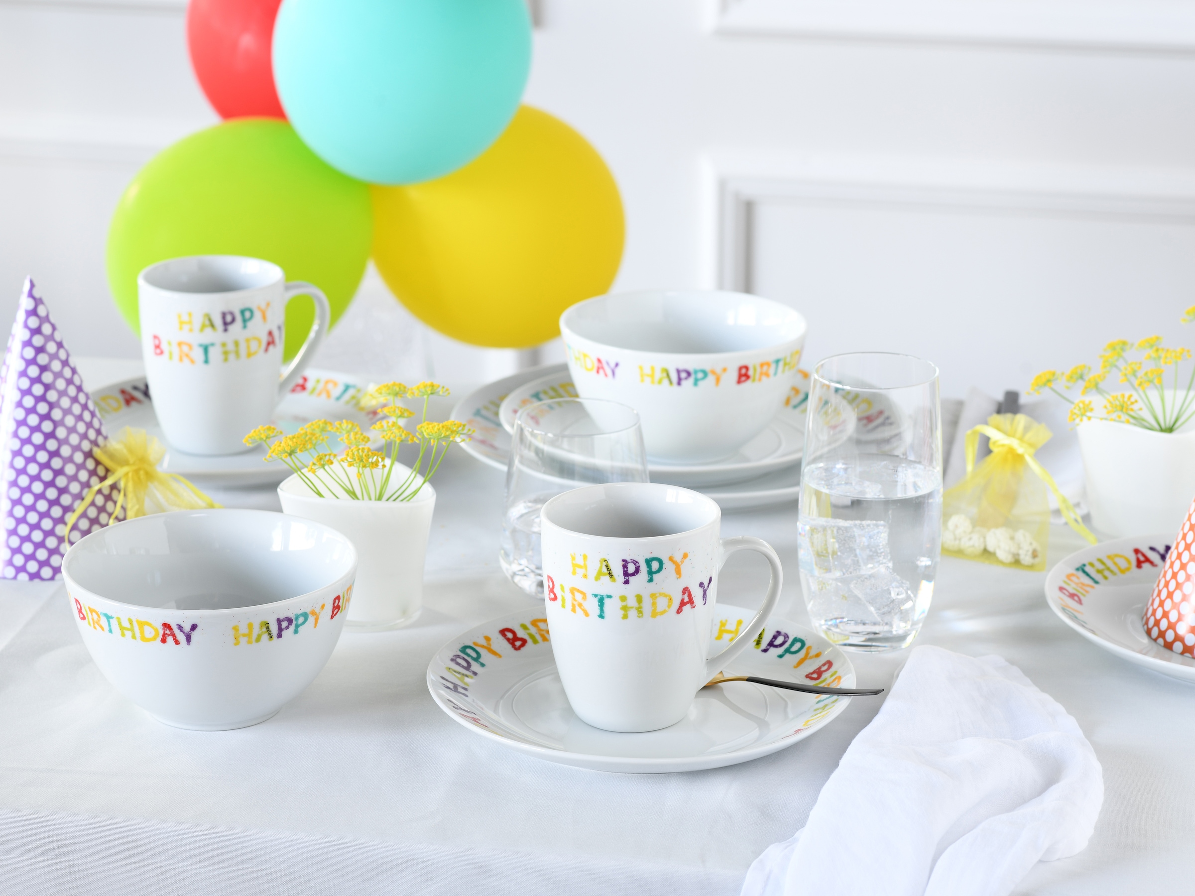 CreaTable Frühstücks-Geschirrset »Happy Birthday, Frühstücksset 12-tlg.«, (Set, 12 tlg.), Fröhliches buntes Geschirr, Für alle Geburtstagsfeierlichkeiten
