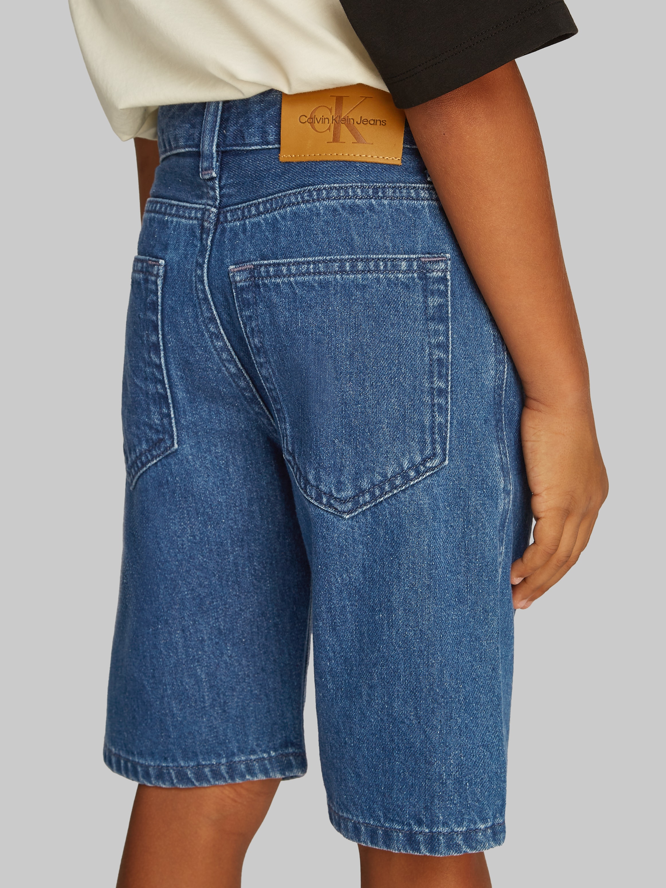 Calvin Klein Jeans Shorts »VIBRANT BLUE RLXD DENIM SHORTS«, in blauer Waschung