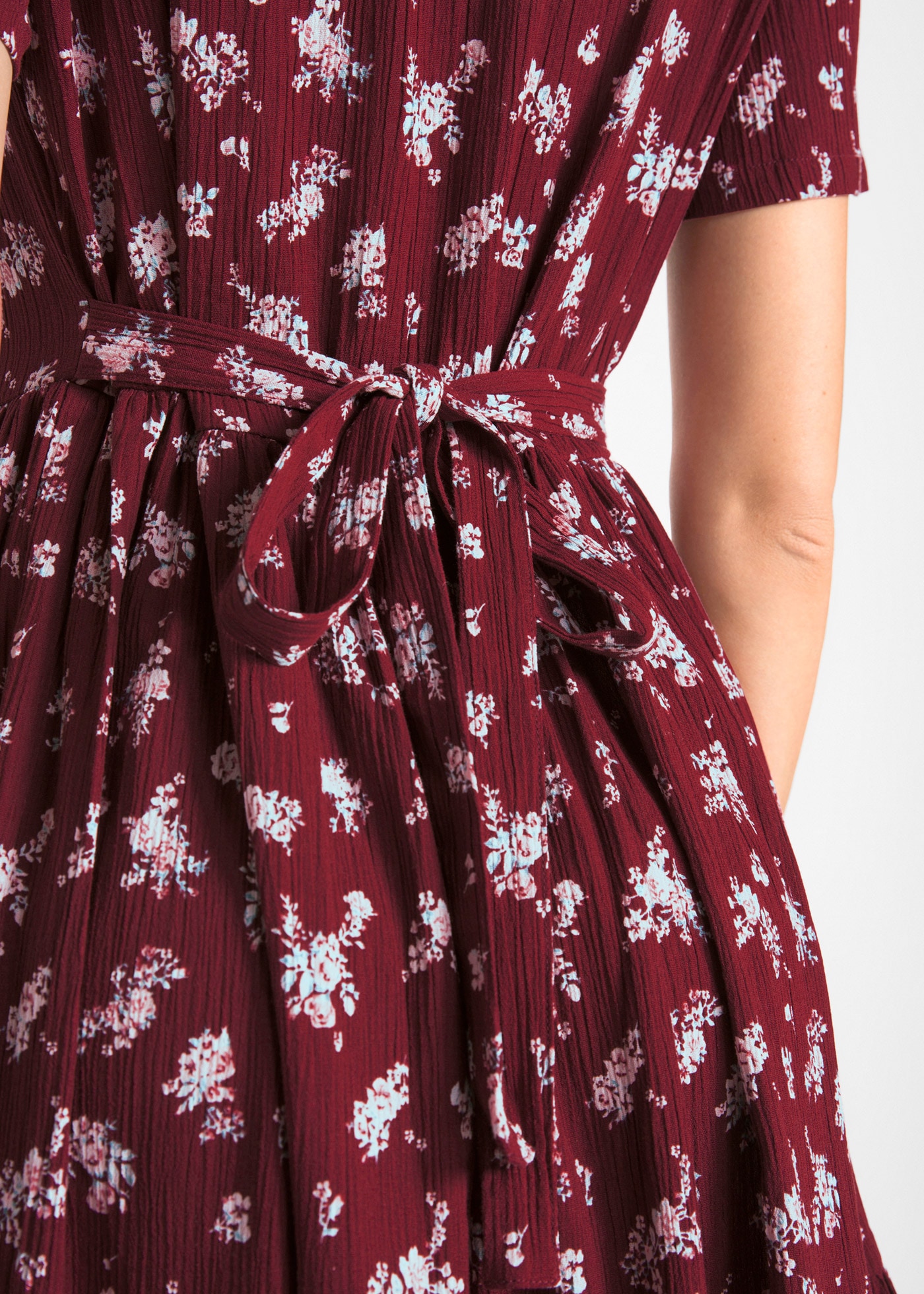 bonprix Maxikleid aus reiner Baumwolle, Loose Fit, Kurzarm-Design, mit Allover-Muster