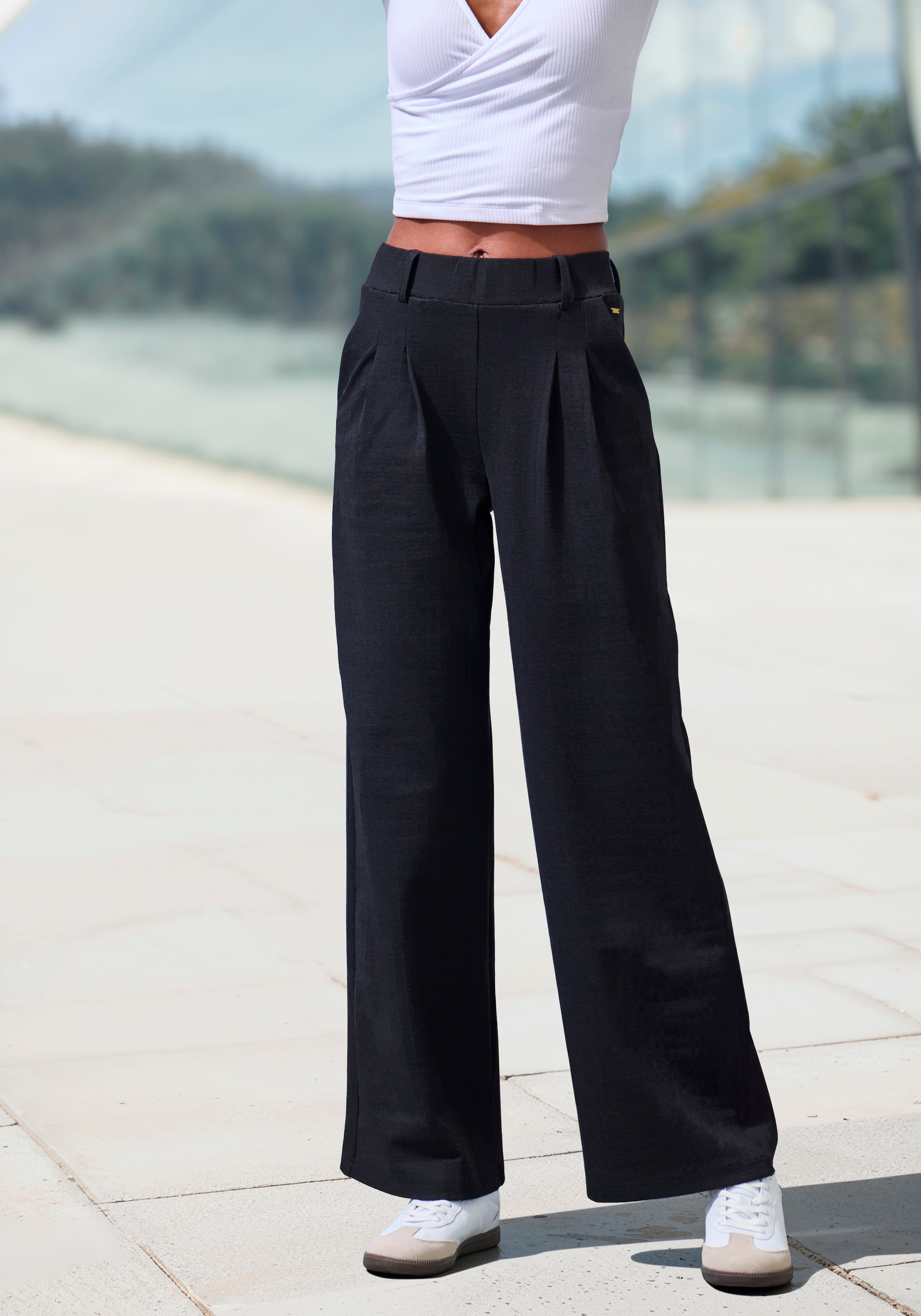 LASCANA Schlupfhose "extra Weit mit Bundfalten" mit Jacquard Strickmuster oder uni schwarz