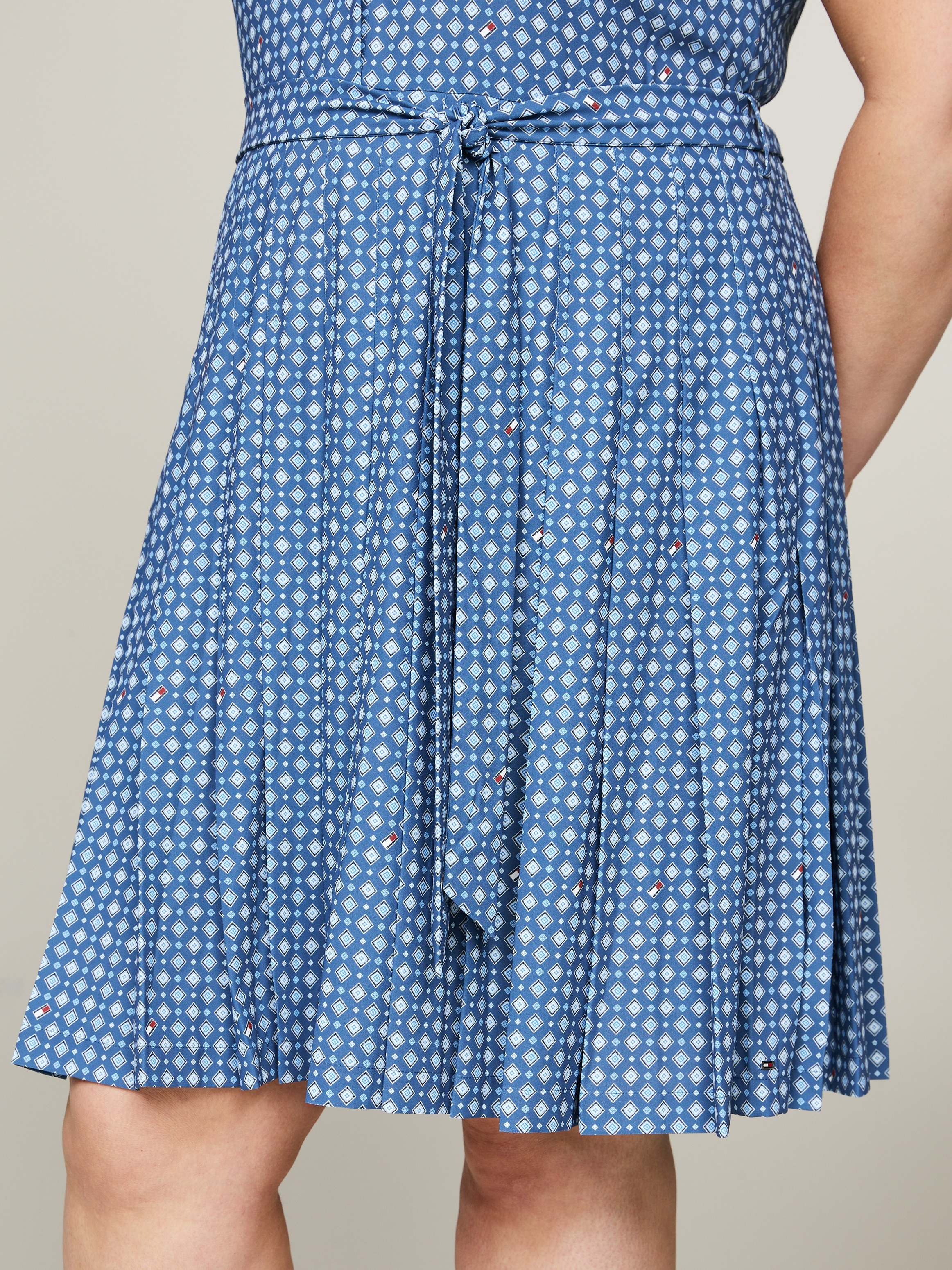 Tommy Hilfiger Curve Hemdblusenkleid »CRV FOULARD PLEATED SHIRTDRESS« Große Größen