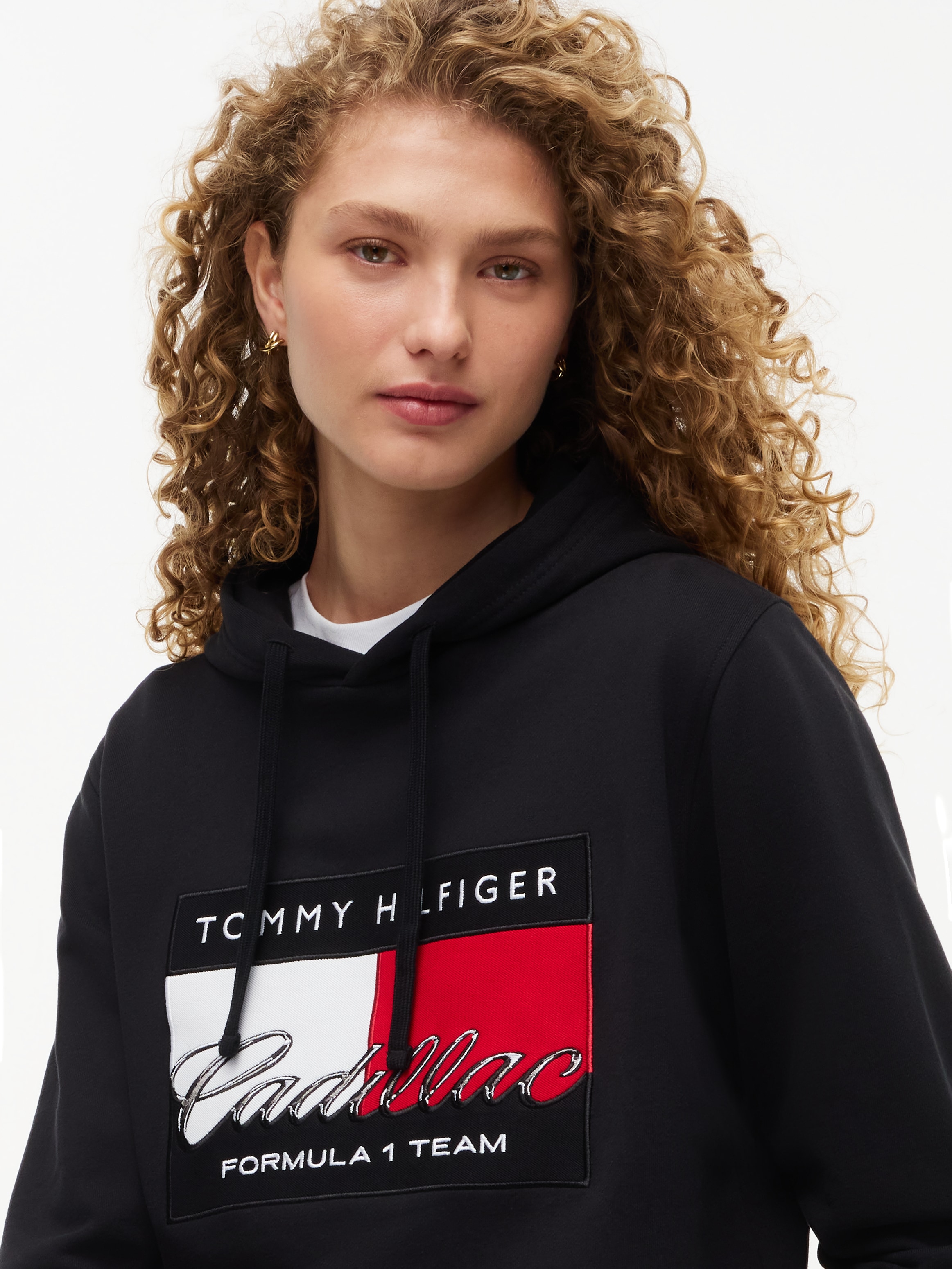 Tommy Hilfiger Hoodie »TH x Cadillac Formula 1® Team GRAPHIC FLAG«, Baumwoll-Qualität, Unisex
