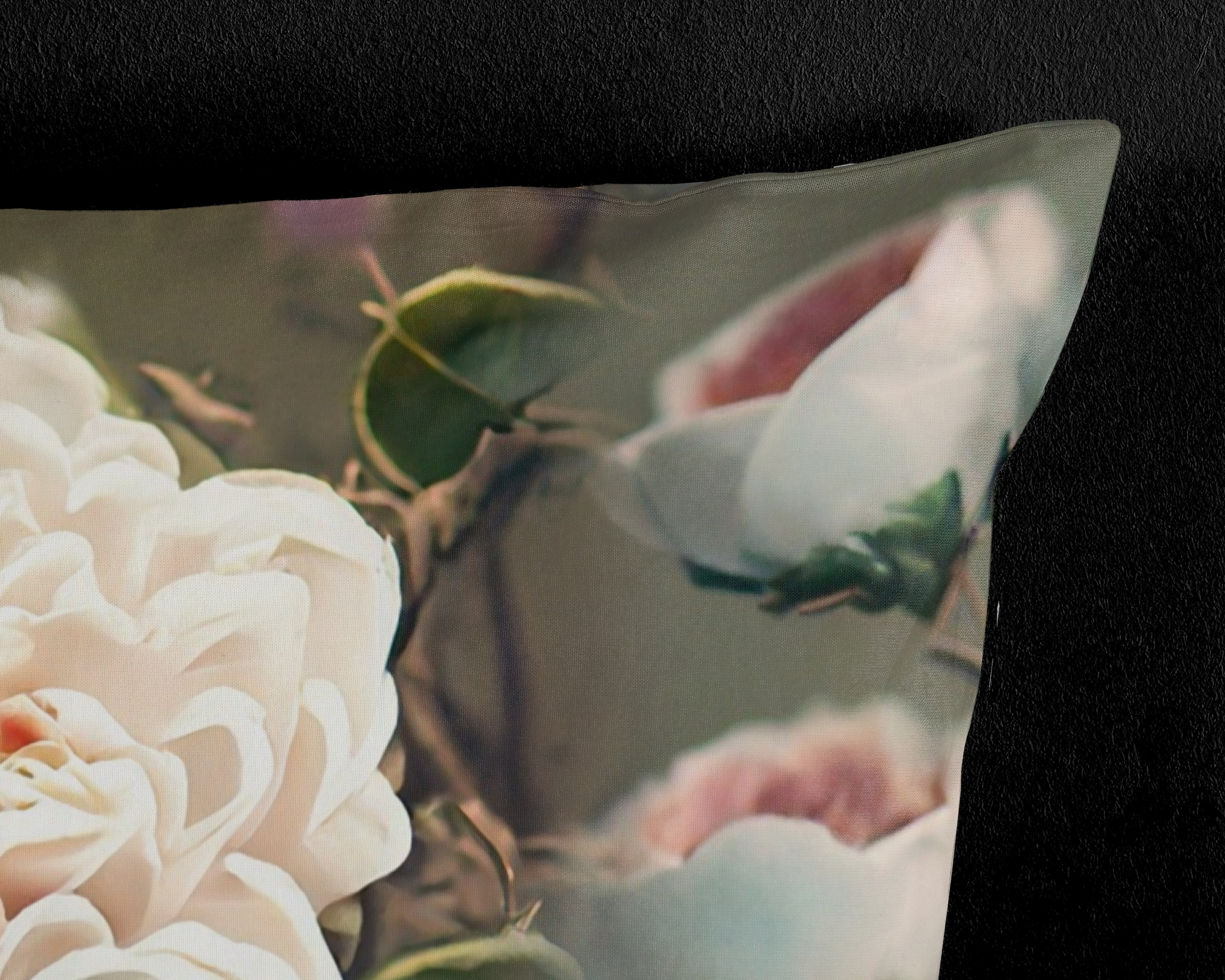 PURE luxury collection Wendebettwäsche »White Roses«, Mikrofaser, 135x200, 2 Teilig, Wendeoptik, Weiße Rosen, Blumen, grün
