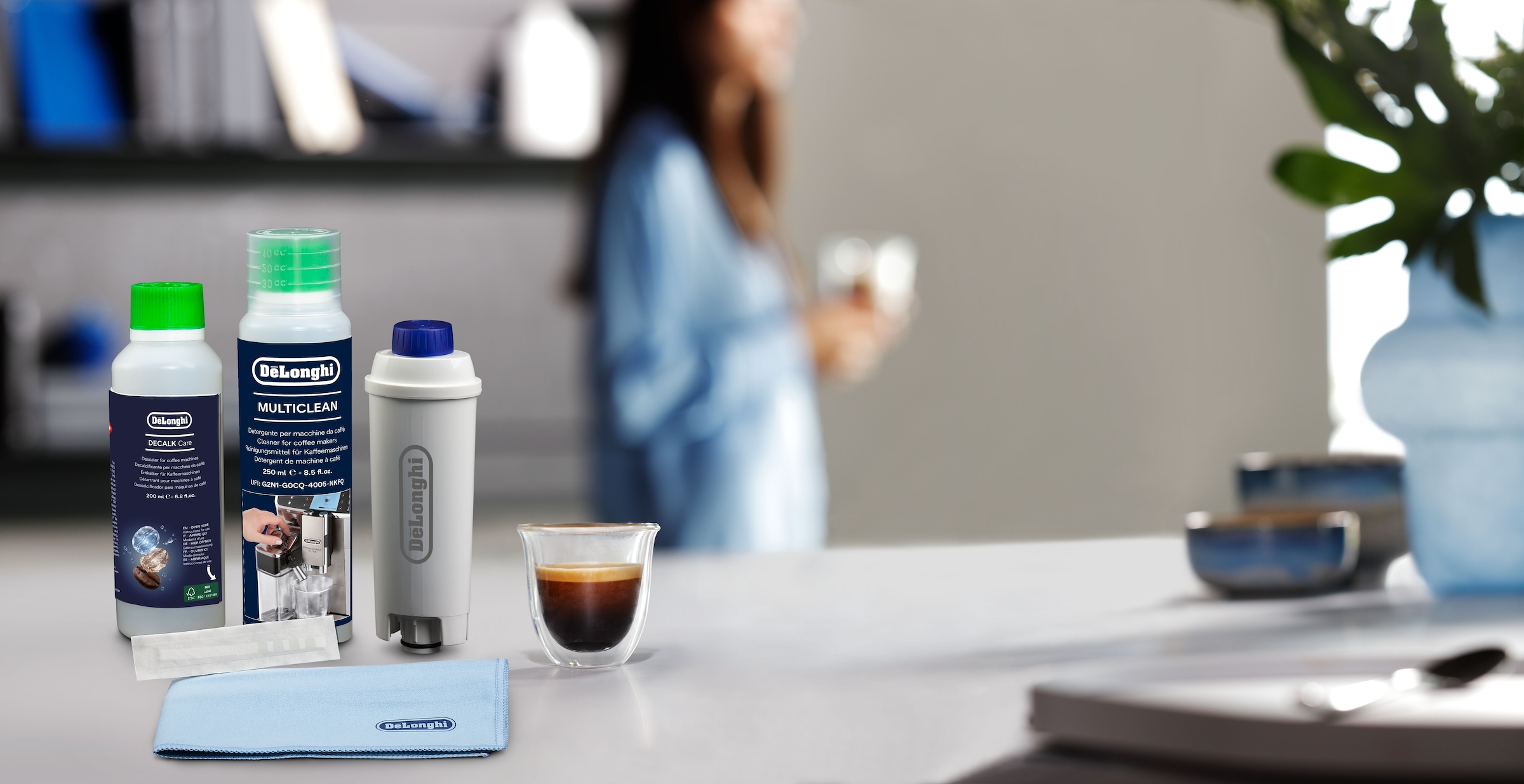 De'Longhi Pflegeset »DLSC306 Original, für Kaffeemaschinen & Kaffeevollautomaten« EcoMulticlean 250ml, EcoDecalk 200ml, Wasserfilter, Mikrofasertuch