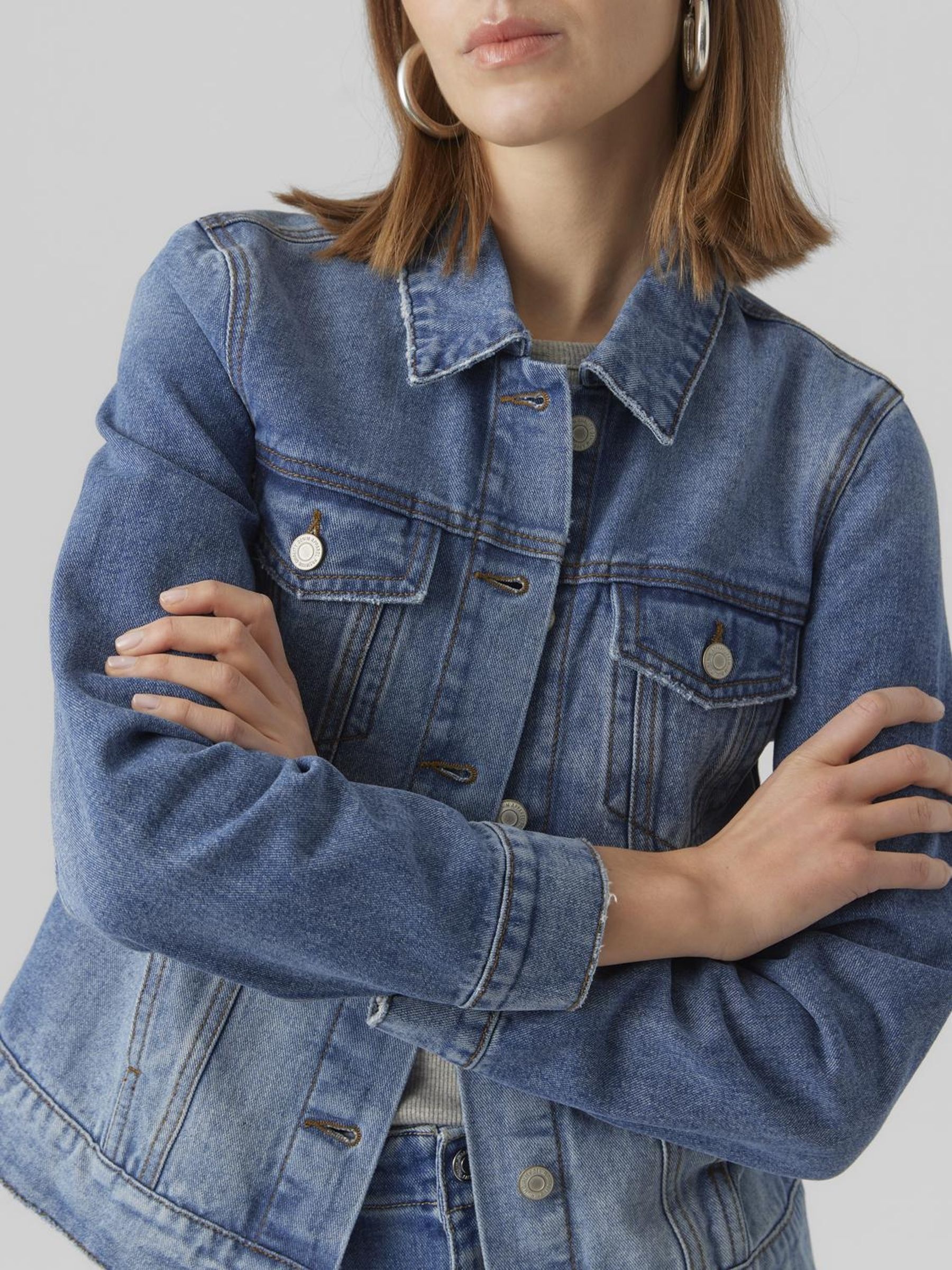 Vero Moda "VMZORICA LS DENIM JACKET MIX NOOS" mit leichten Destroyed Effekt günstig online kaufen