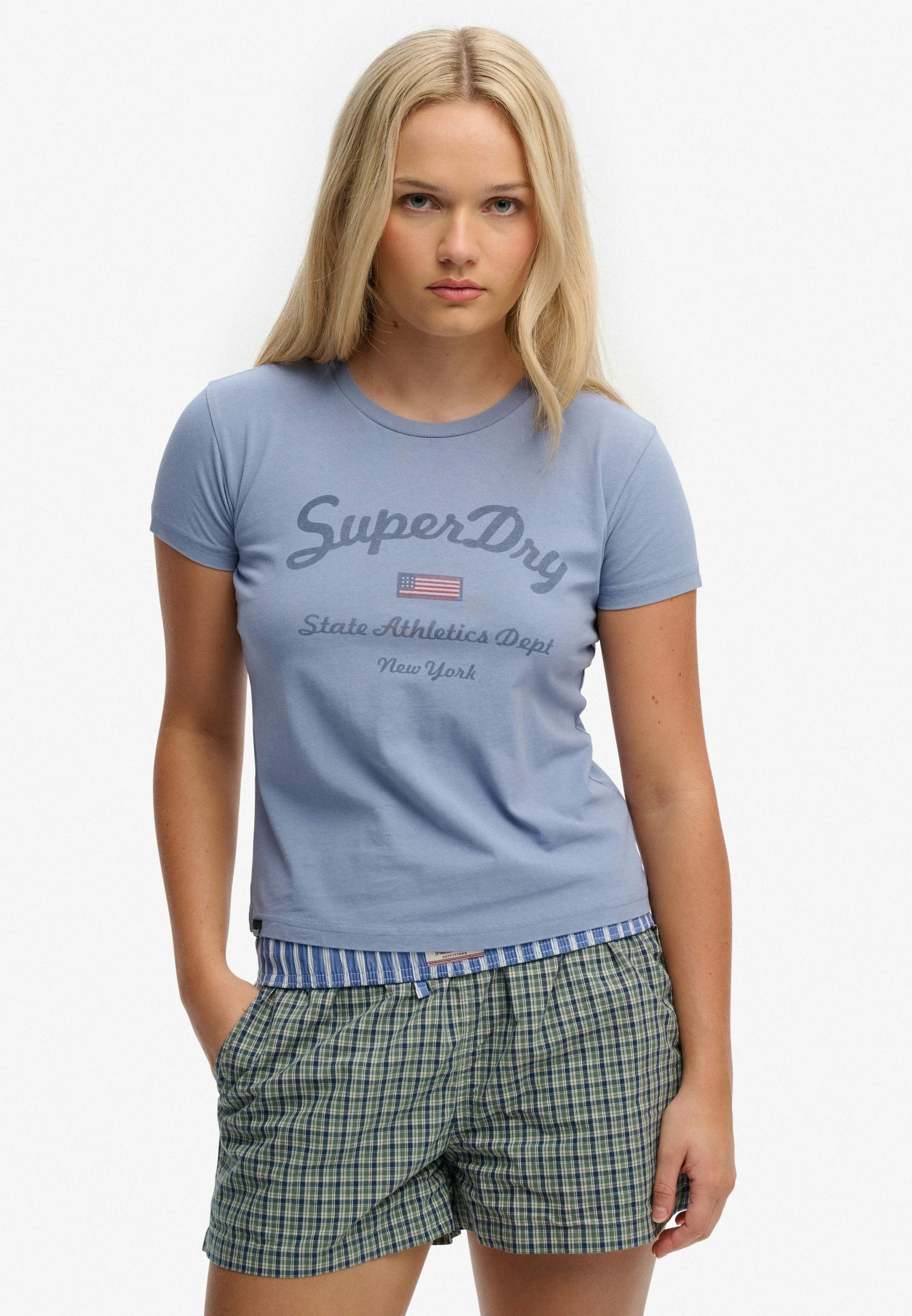 Superdry Print-Shirt "ATH ESS FITTED GRAPHIC TEE" aus Baumwolle und Single Jersey, Slim Fit, mit Rundhalsausschnitt