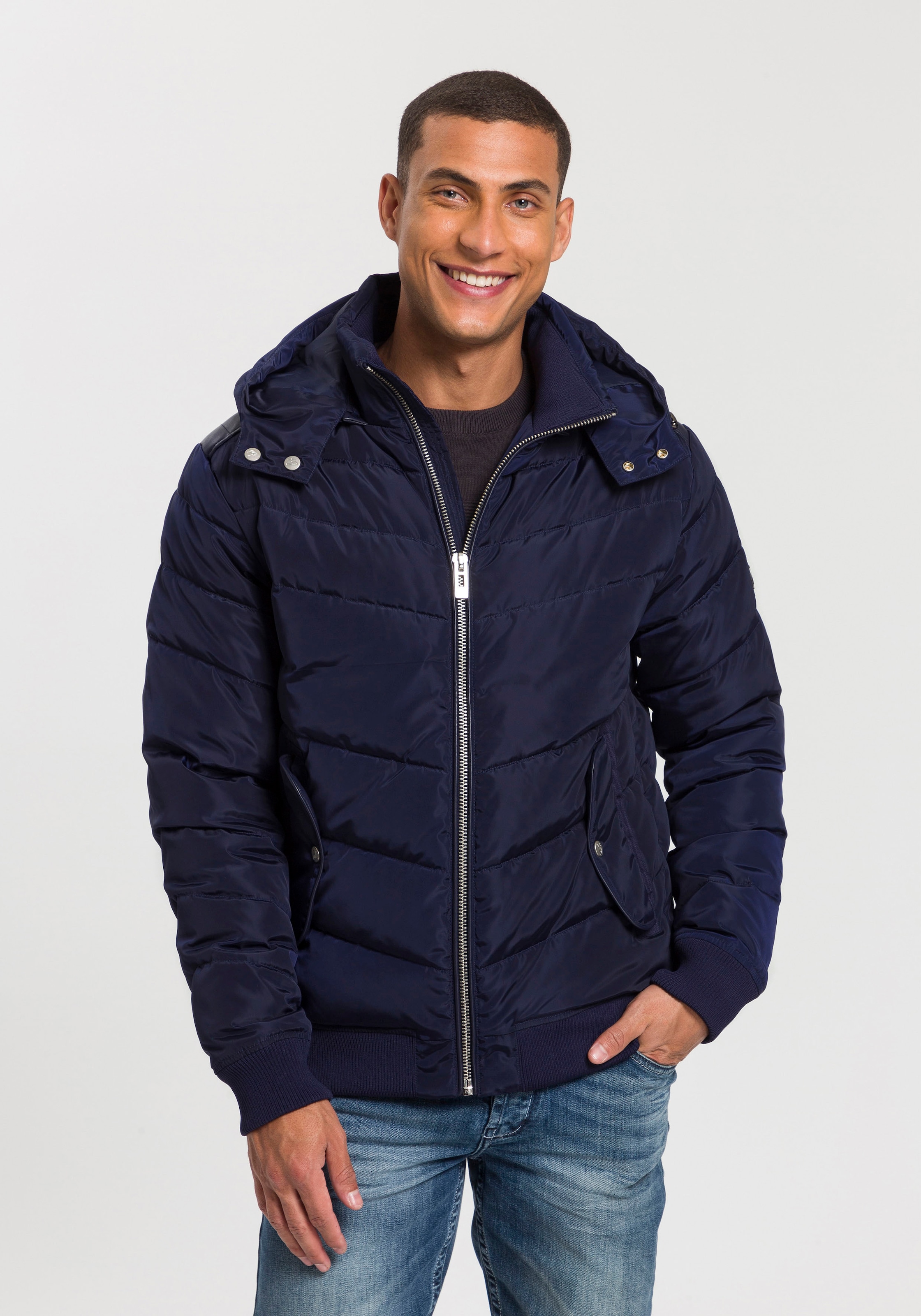 Bruno Banani Blouson, mit Kapuze, aus schnelltrocknendem Material, trendiger Stil