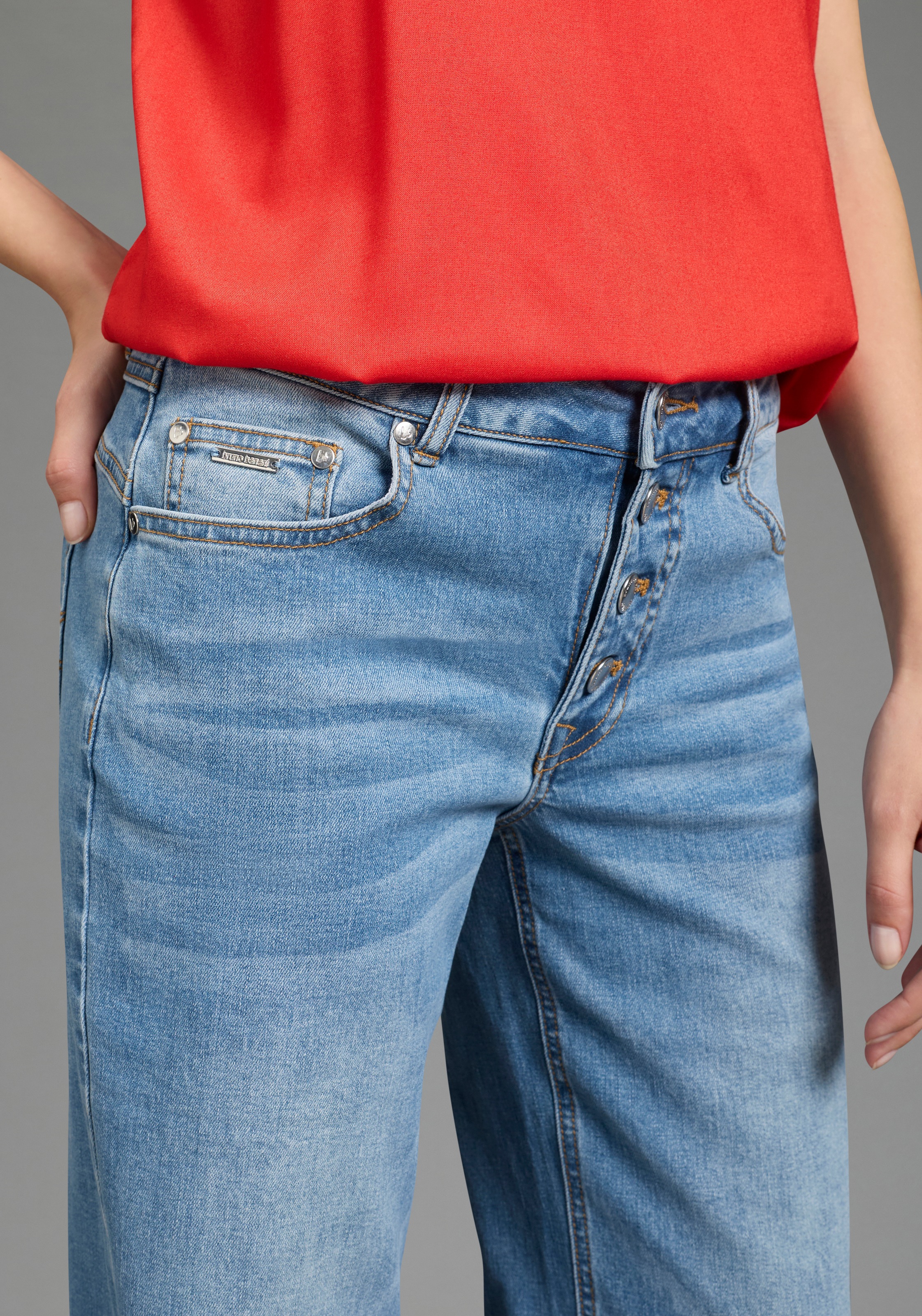 Thumbnail - Bruno Banani Weite Jeans mit Elasthan-Anteil, aus Baumwollmaterial