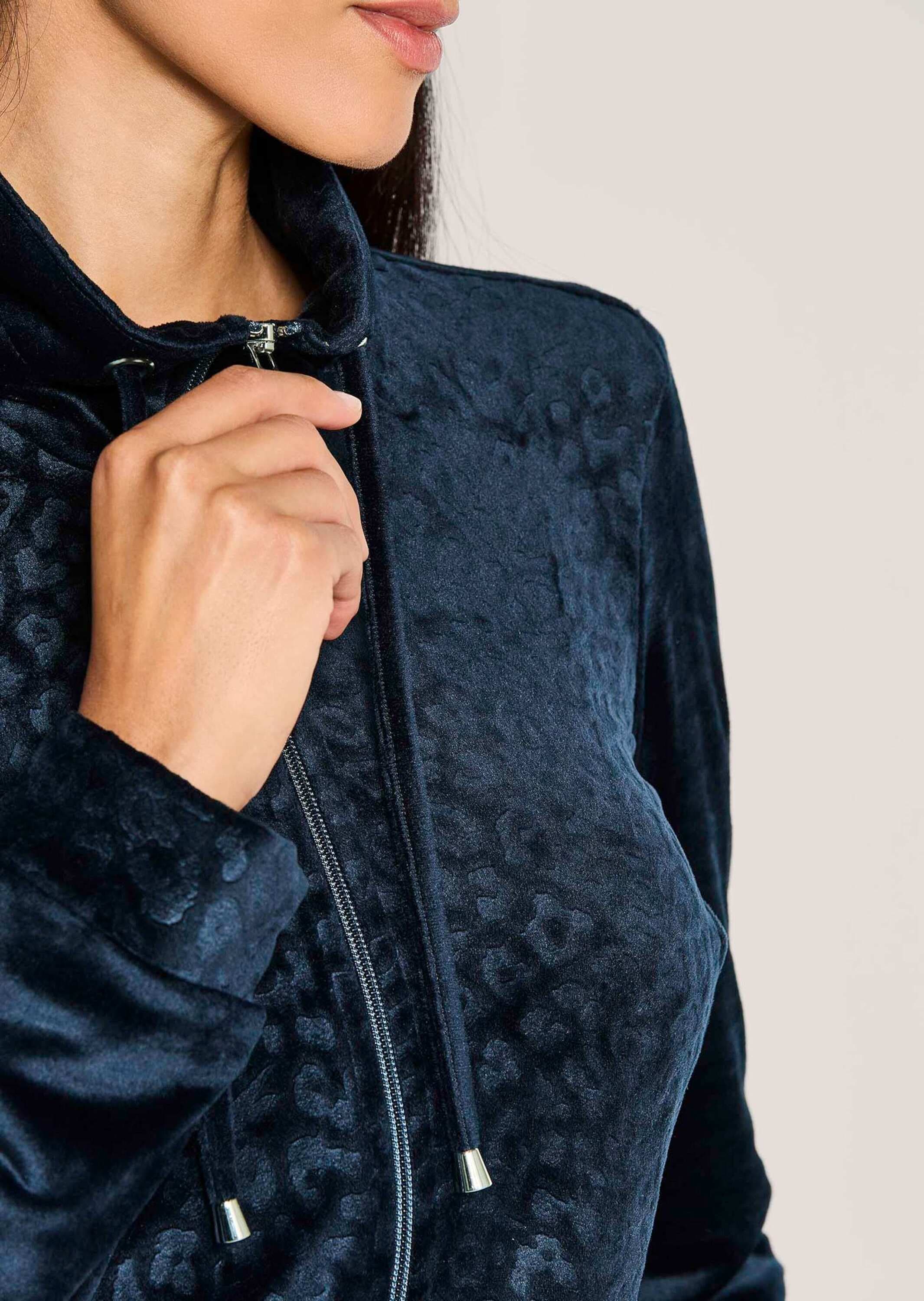 MADELEINE Kurzjacke »Sweatjacke Flauschige Nickijacke mit Reißverschluss«