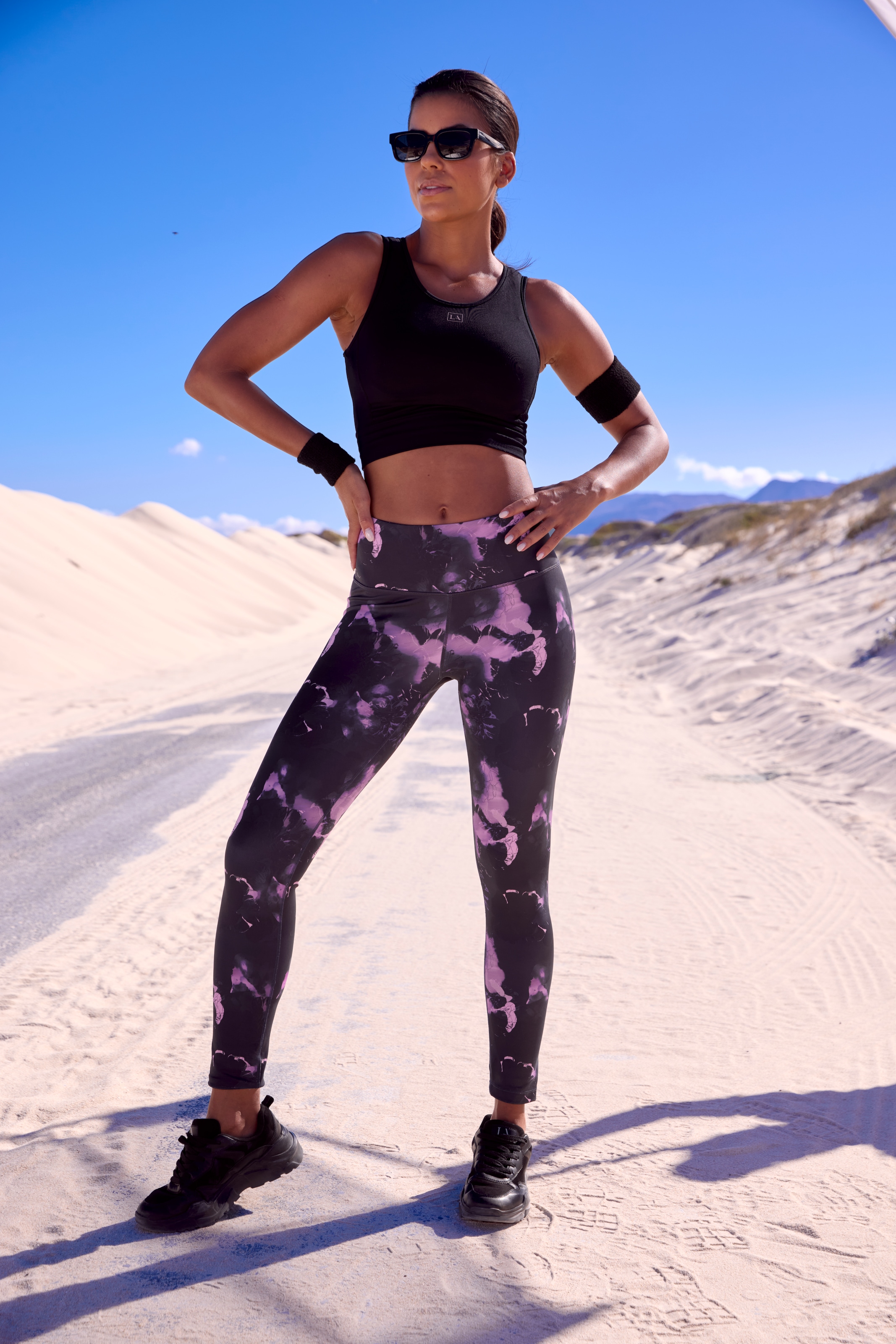LASCANA ACTIVE Funktionsshirt, mit Cut Out am Rücken