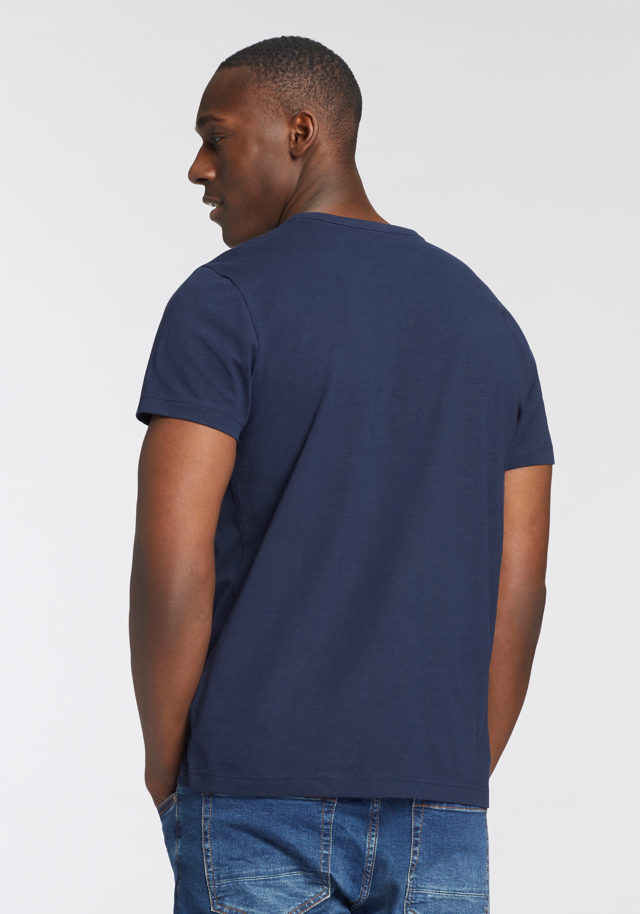 Bruno Banani T-Shirt, Mit geknöpften V-Ausschnitt