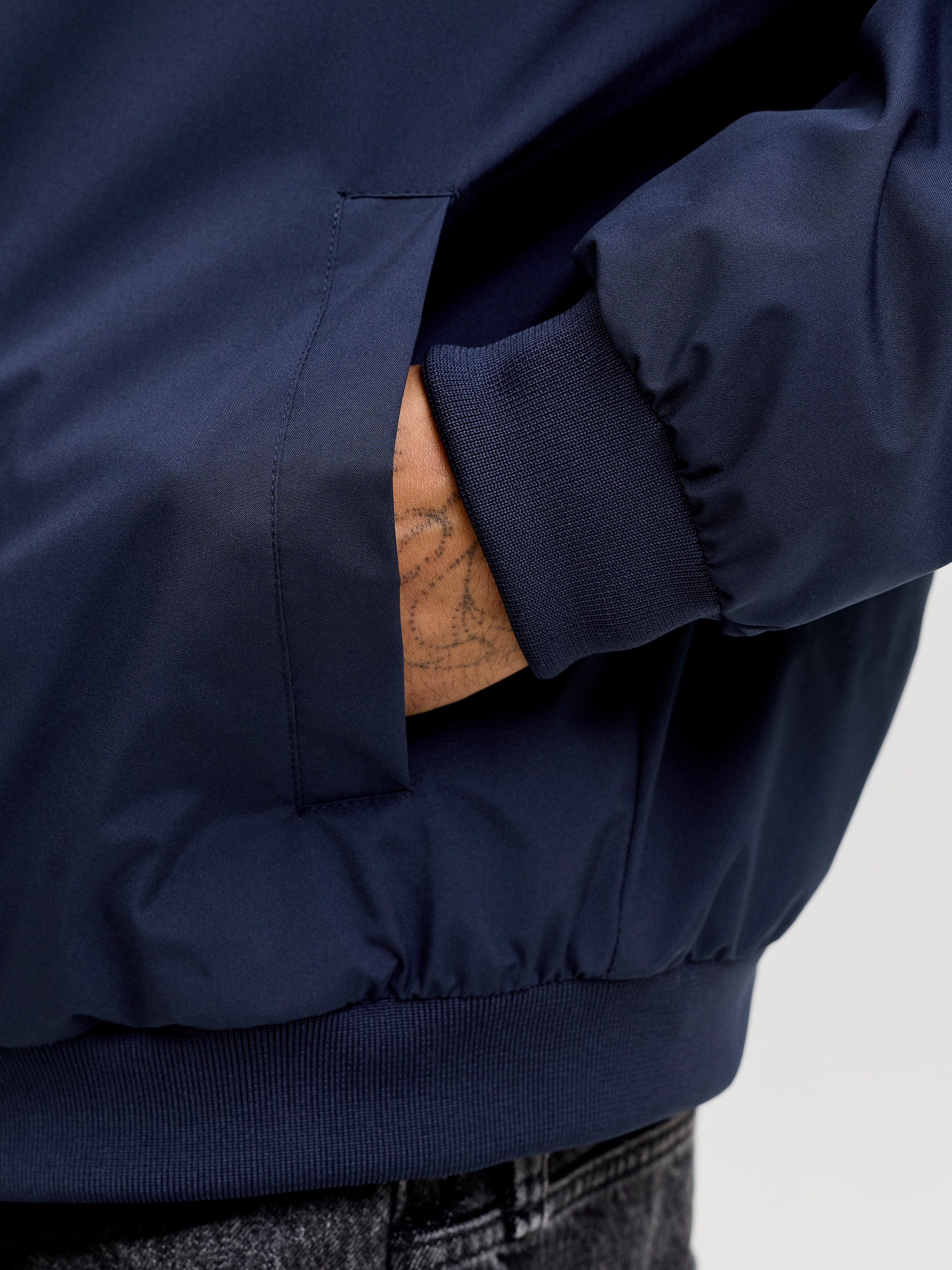 Thumbnail - Jack & Jones Bomberjacke "JJECHARGE BOMBER JACKET NOOS" ohne Kapuze mit Rippbündchen