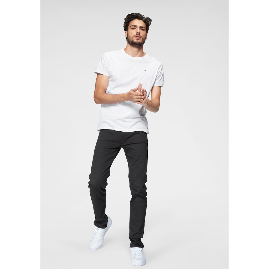 Tommy Jeans T-Shirt »TJM ESSENTIAL SOLID TEE«, Regular Fit mit Rundhalsausschnitt und dezenter Logo-Flag