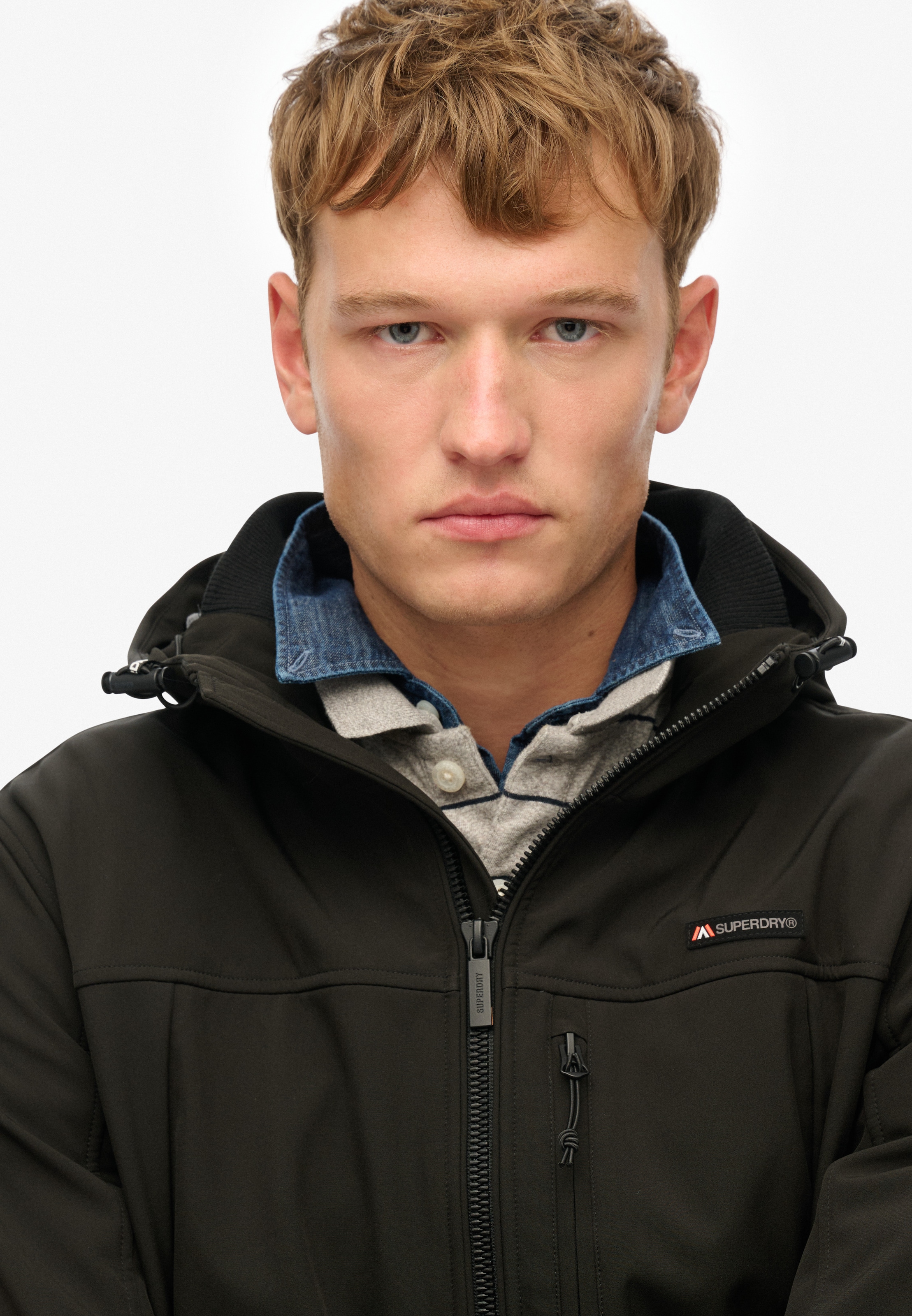 Superdry Outdoorjacke »HOODED SOFT SHELL TREKKER JKT«, mit Kapuze