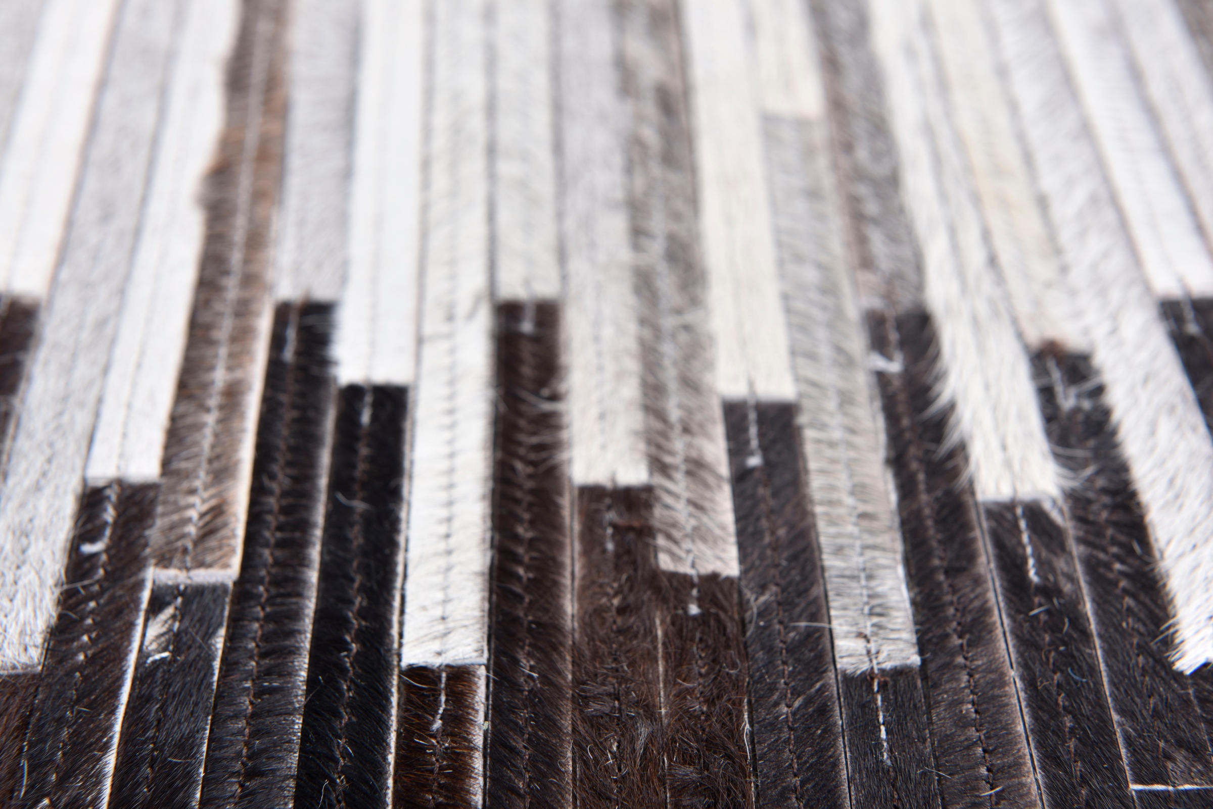 THEKO Fellteppich »Kobe-Streifen«, rechteckig, 3 mm Höhe, Patchwork, handgenäht, echtes Rinderfell in Naturtönen