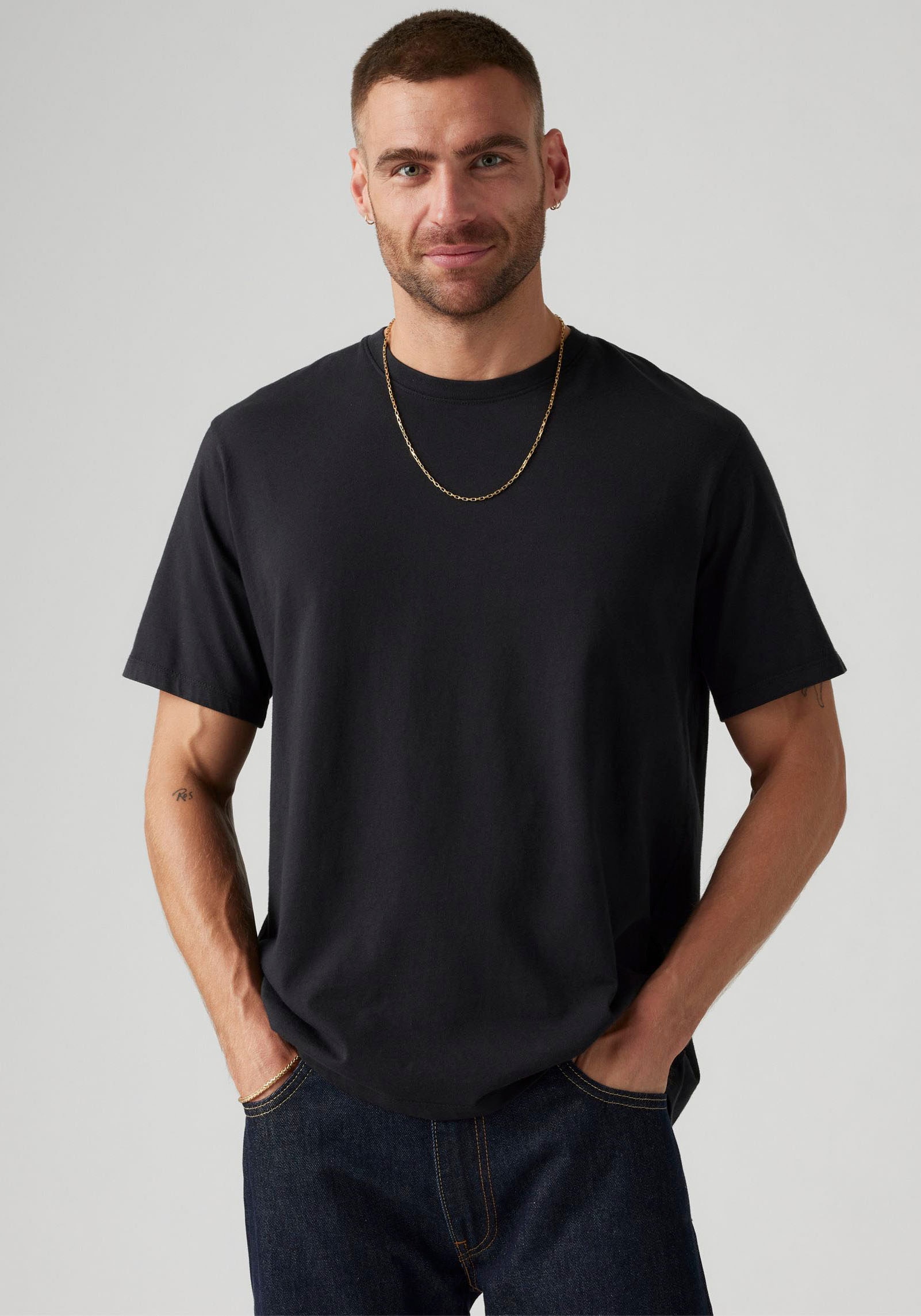 Levi's® T-Shirt »THE ESSENT«, mit Rundhalsausschnitt