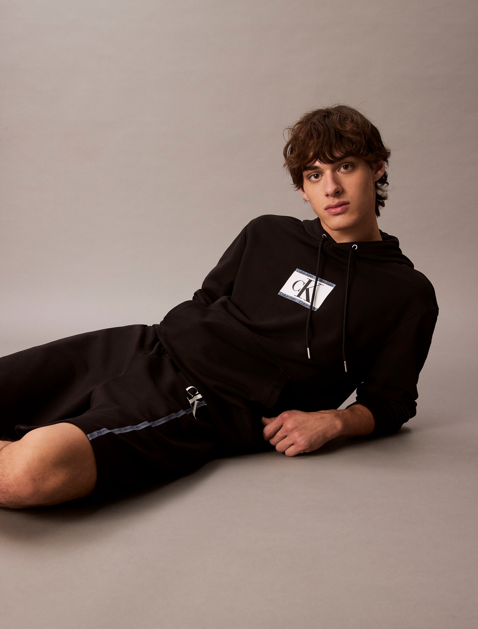 Calvin Klein Sweatshorts »400GSM TRRY SPRTSWR«, mit Logo-Tape