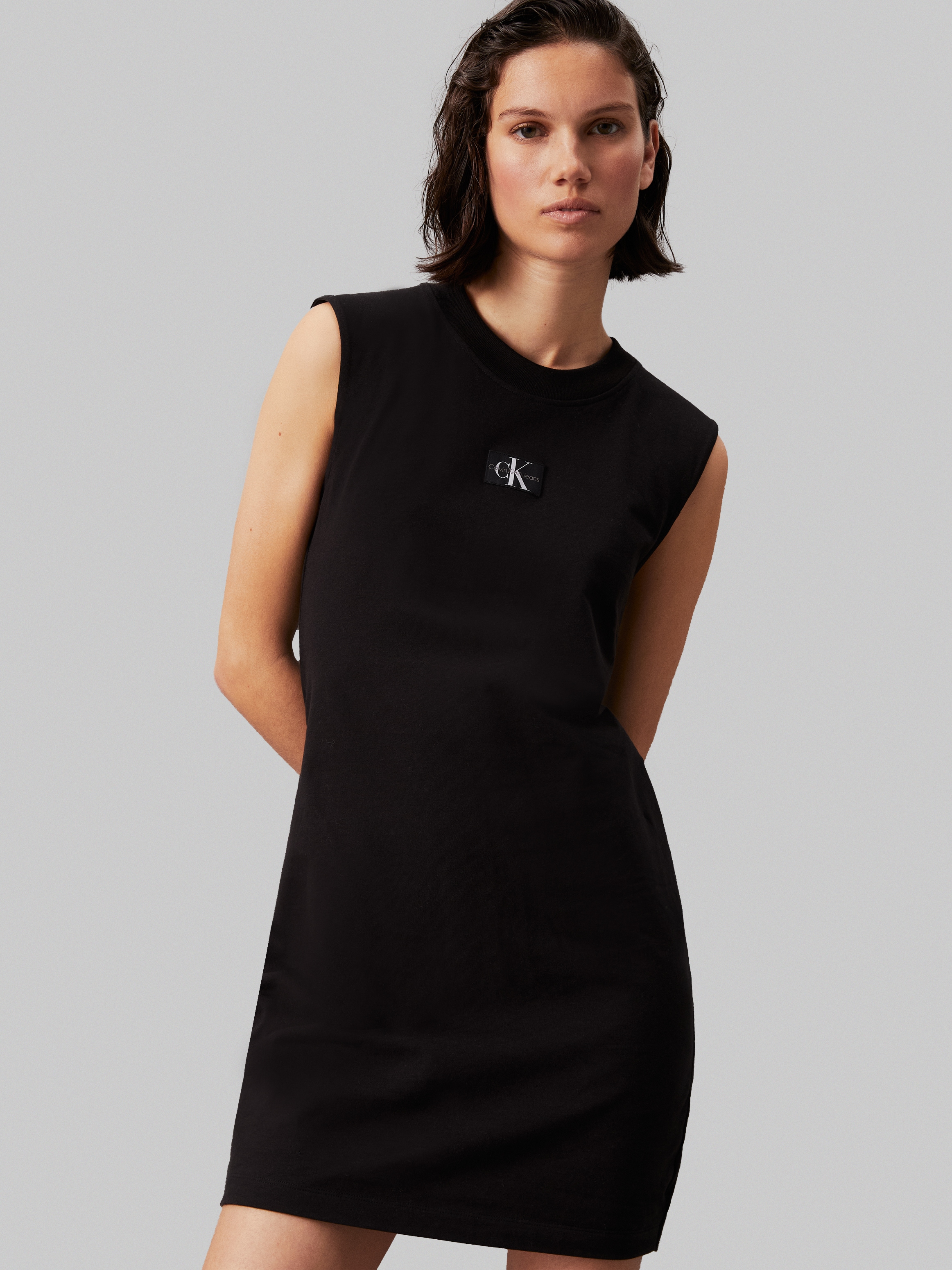 Shirtkleid »WOVEN LABEL LOOSE TEE DRESS«, mit Logopatch