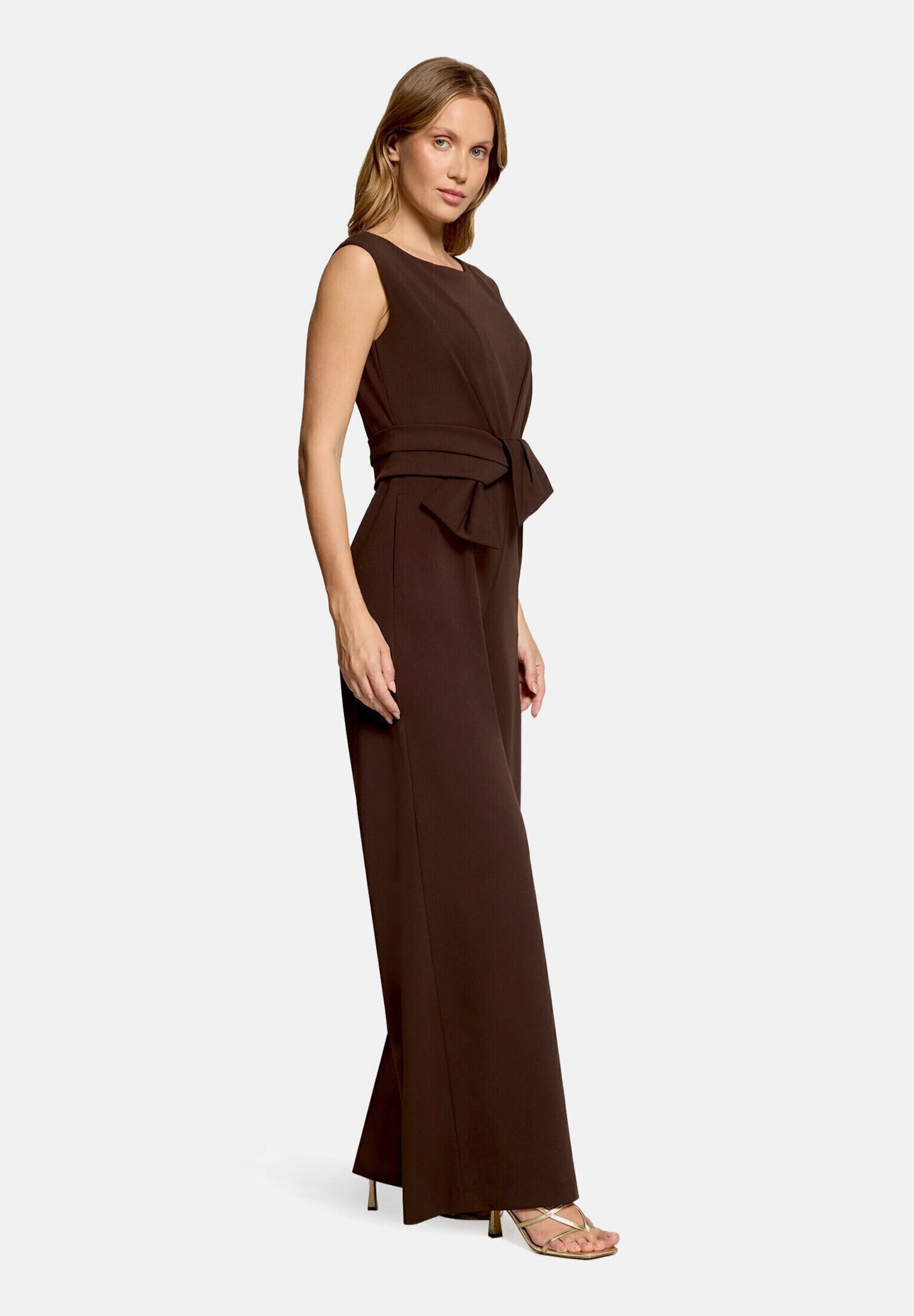 Vera Mont "Damen mit weitem Bein" 1 Bunddetail