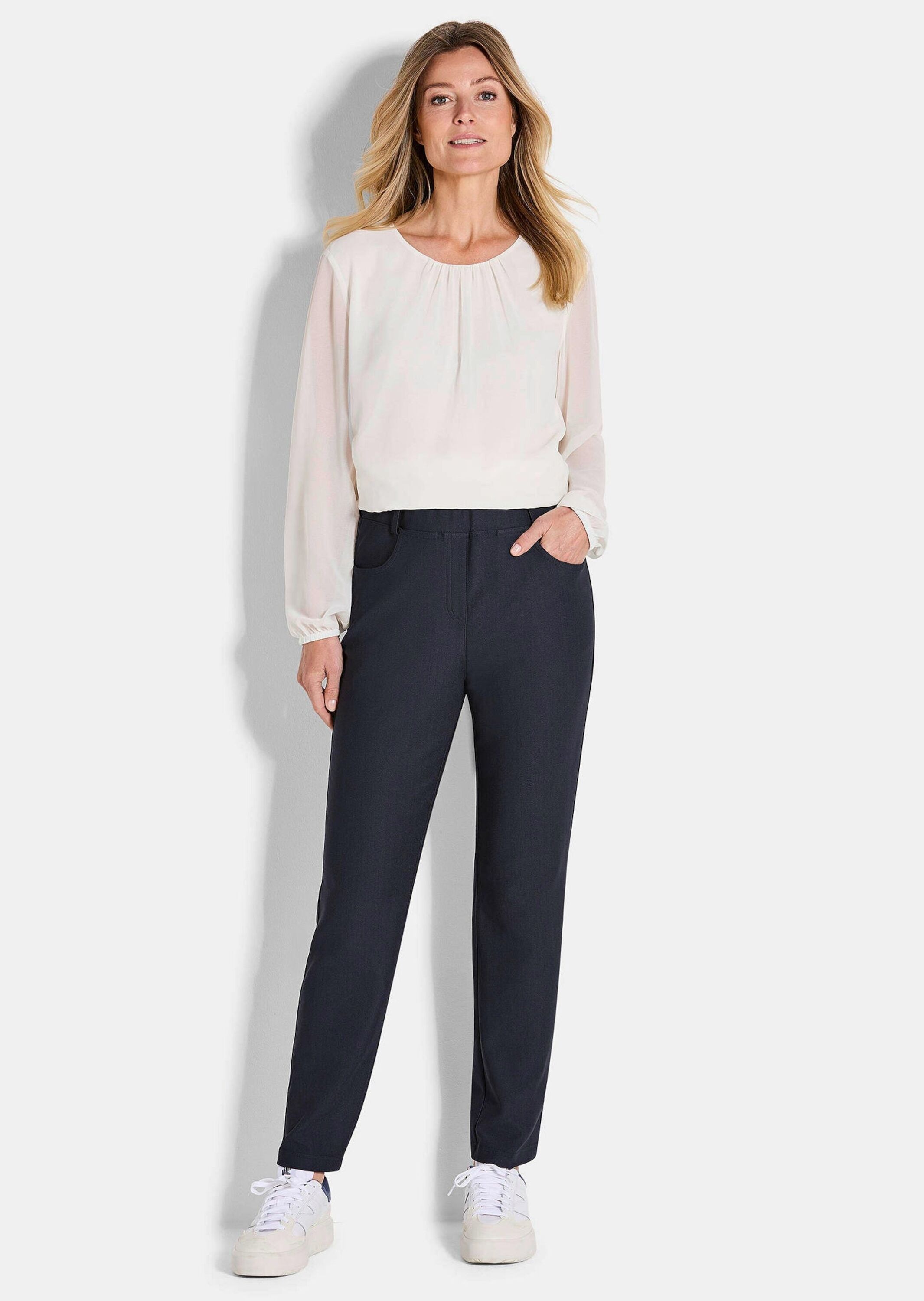 GOLDNER Chinohose »Hose LOUISA in feiner Köperstruktur«