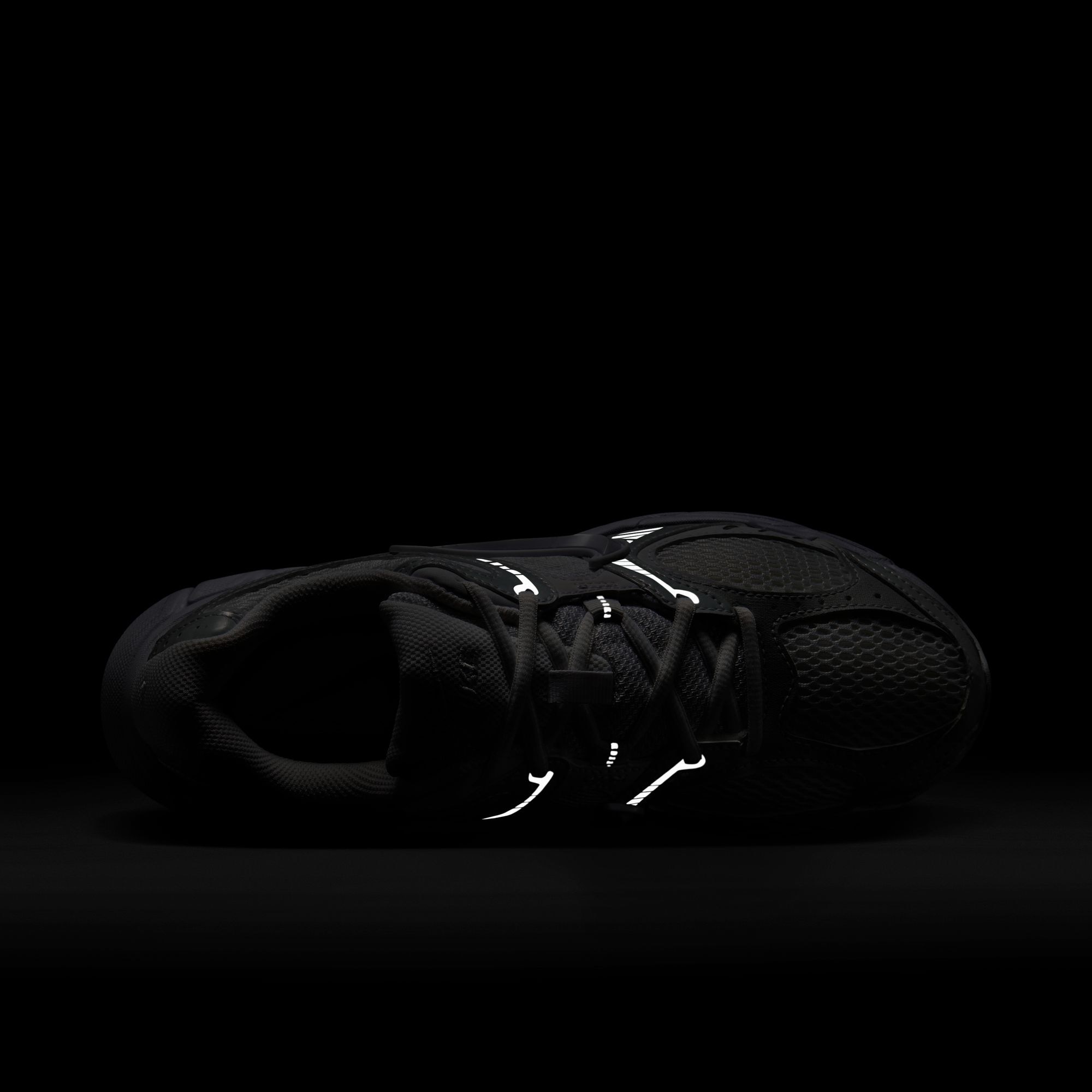 Nike Sportswear Sneaker »Nike V5 RNR«  inspiriert vom Design des Y2K Nike Vomero 5