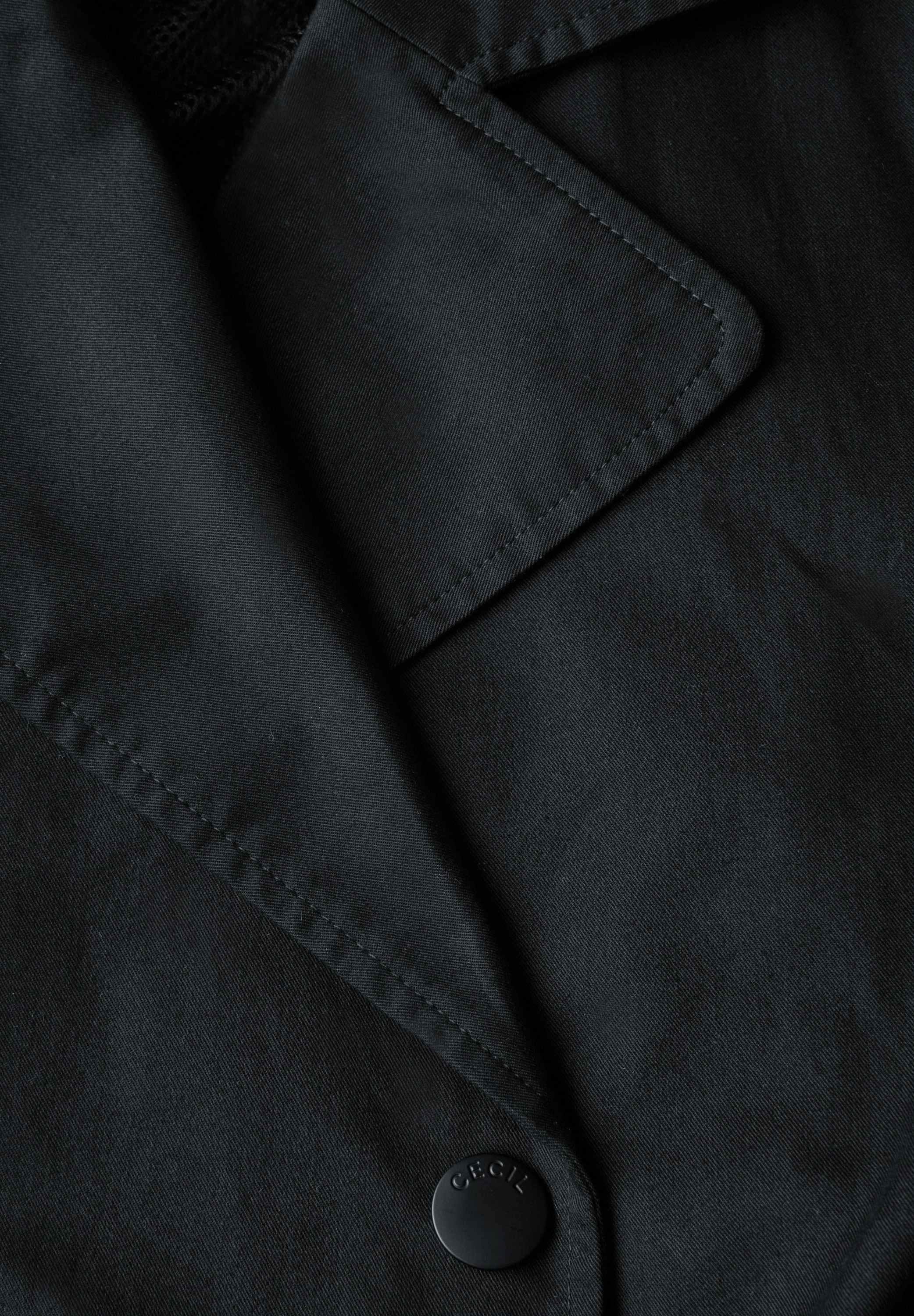 Cecil Trenchcoat, mit Bindegürtel